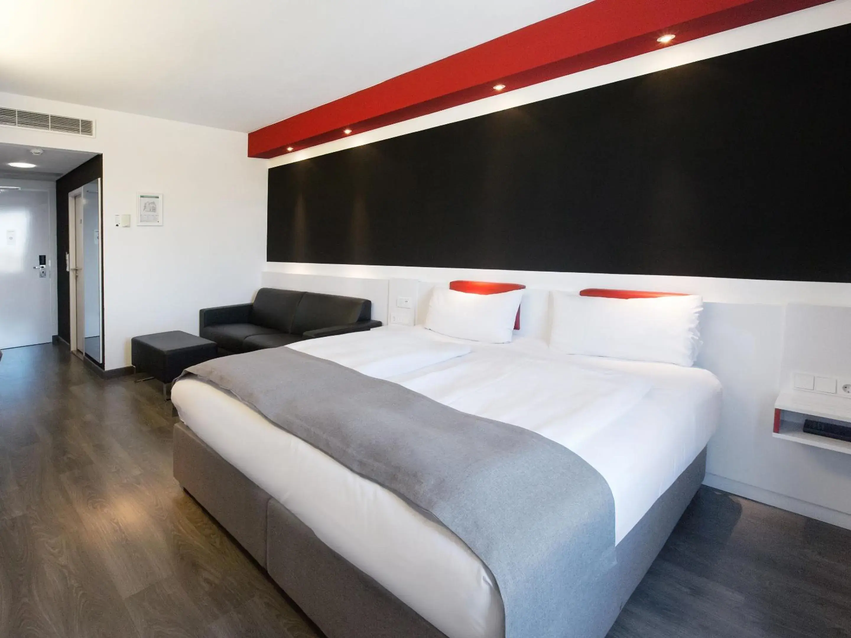 Photo of the whole room, Bed in DORMERO Hotel Stuttgart Photo of the whole room, Bed in DORMERO Hotel Stuttgart