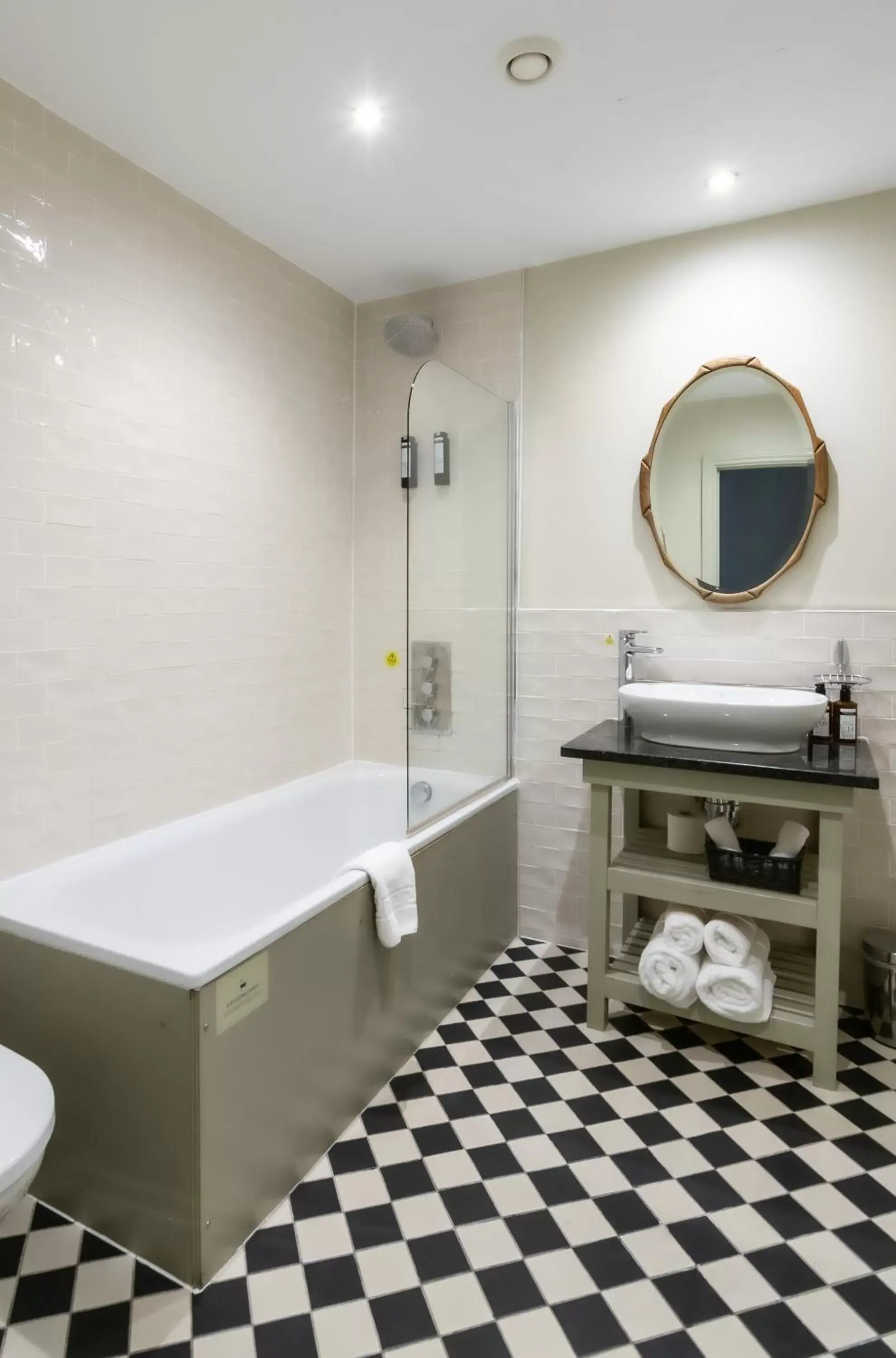 Toilet, Bathroom in Kew Gardens Hotel