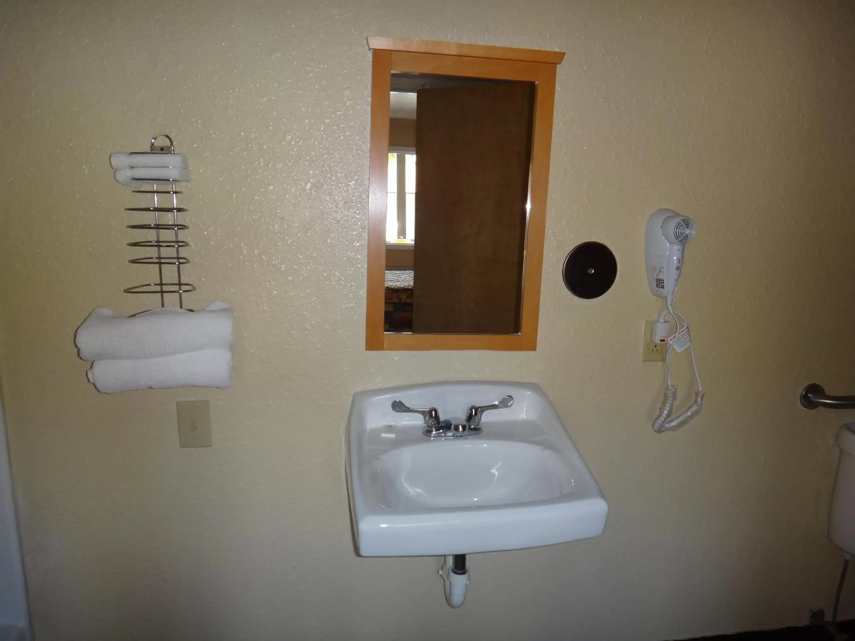 Queen Room with Two Queen Beds in Indian Mound Motel