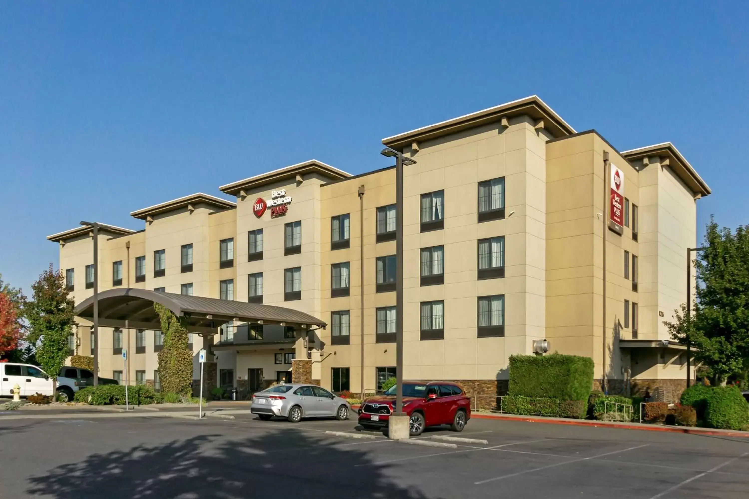 Property Building in Best Western Plus Lacey Inn & Suites