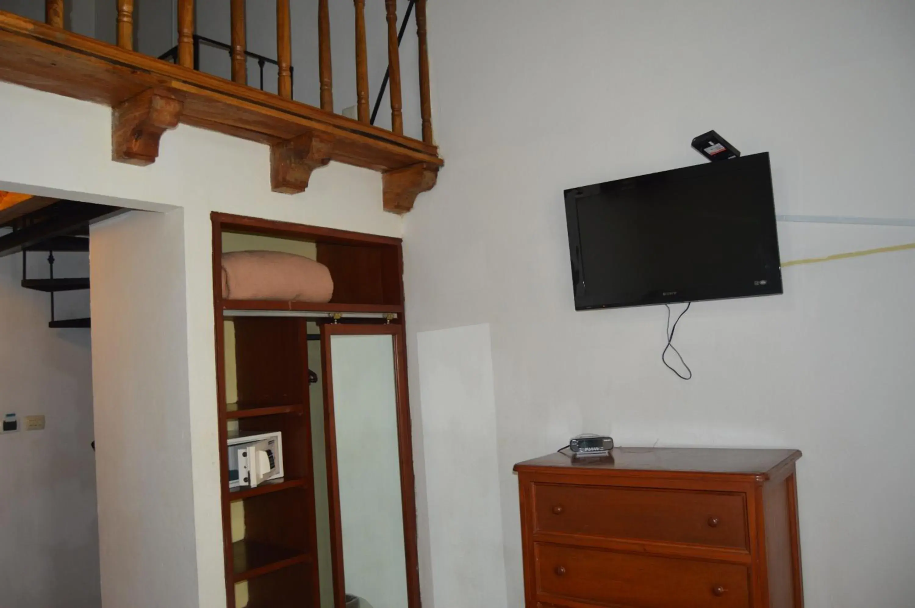 Bedroom, TV/Entertainment Center in Hotel Meson del Mar