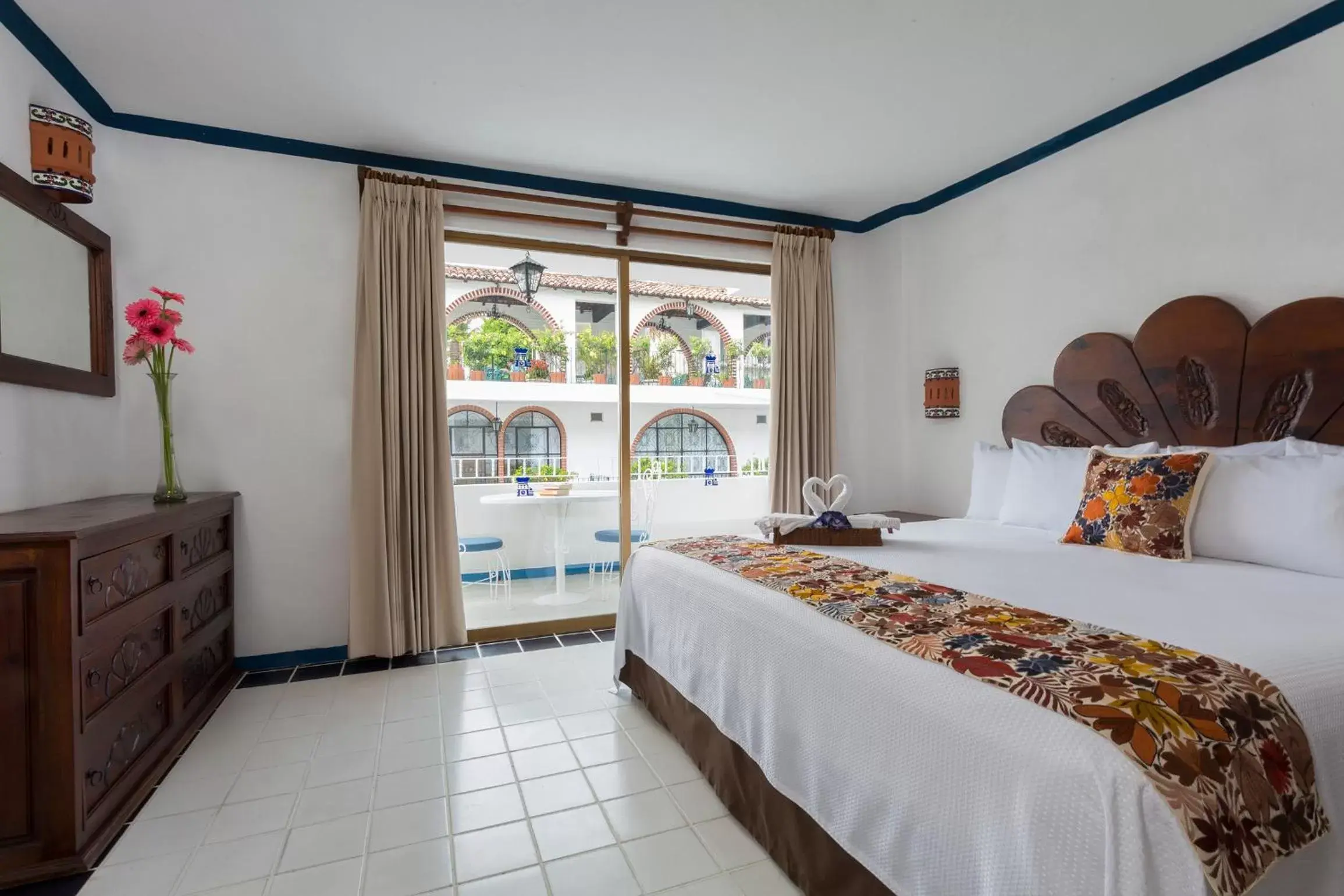 Decorative detail, Bed in Los Arcos Suites