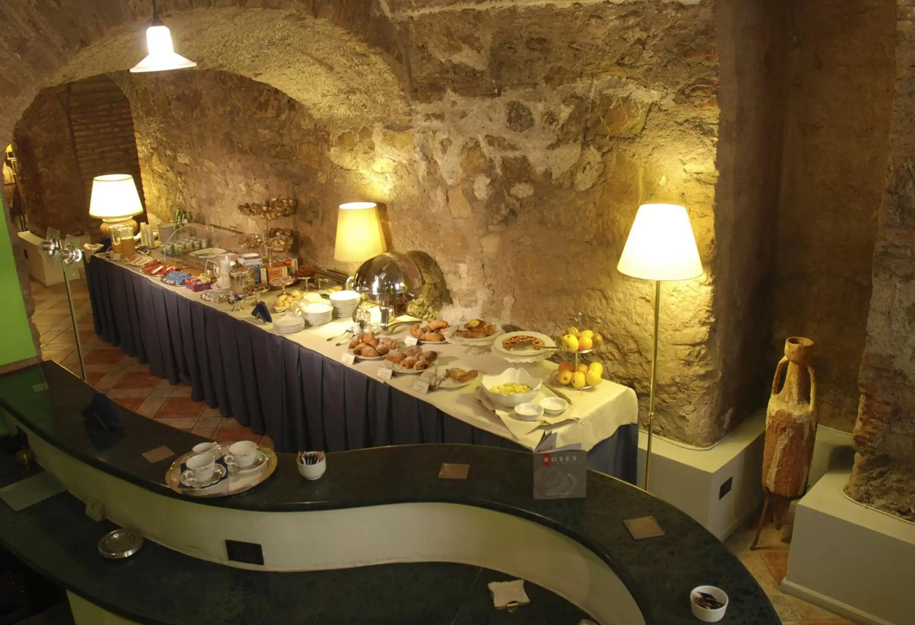 Restaurant/Places to Eat in Hotel De La Ville