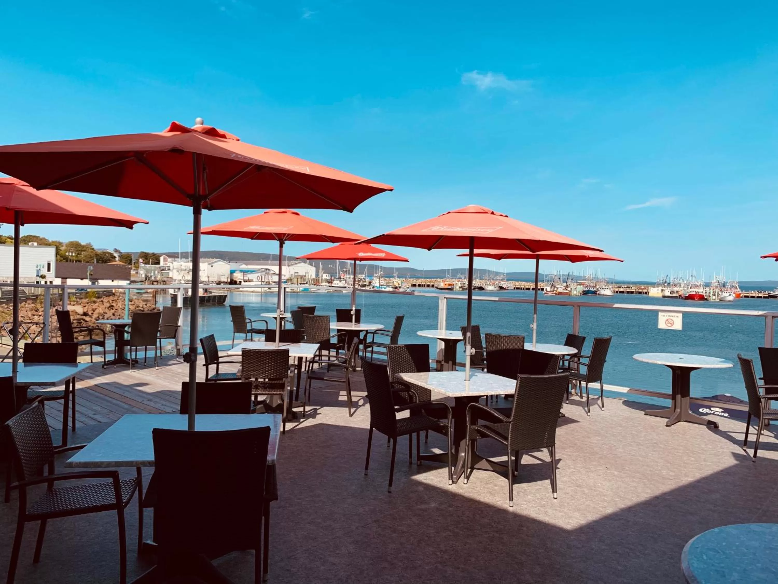 Restaurant/Places to Eat in Dockside Suites