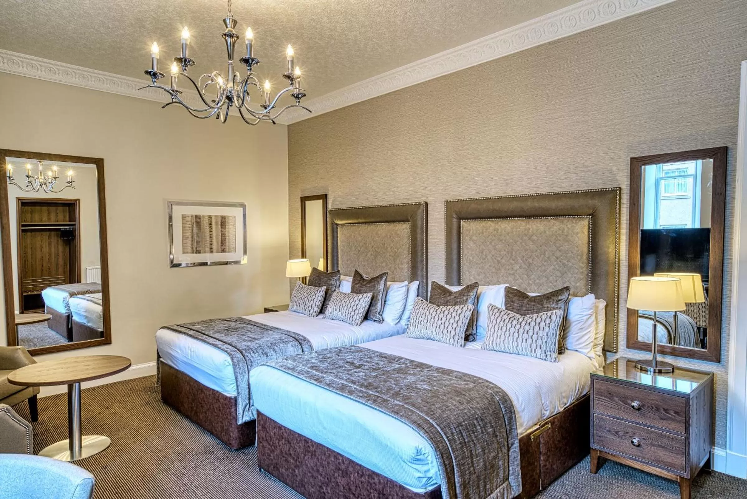 Seating area, Bed in Inverness Palace Hotel & Spa, WorldHotels Distinctive