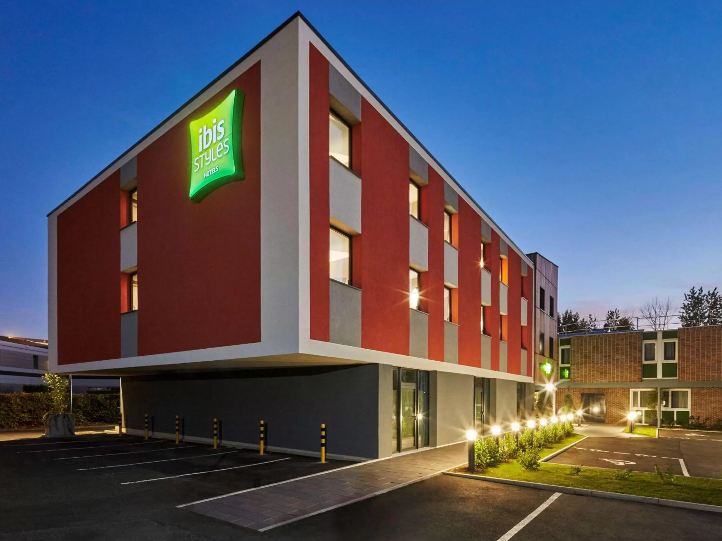 Property Building in ibis Styles Evry Lisses