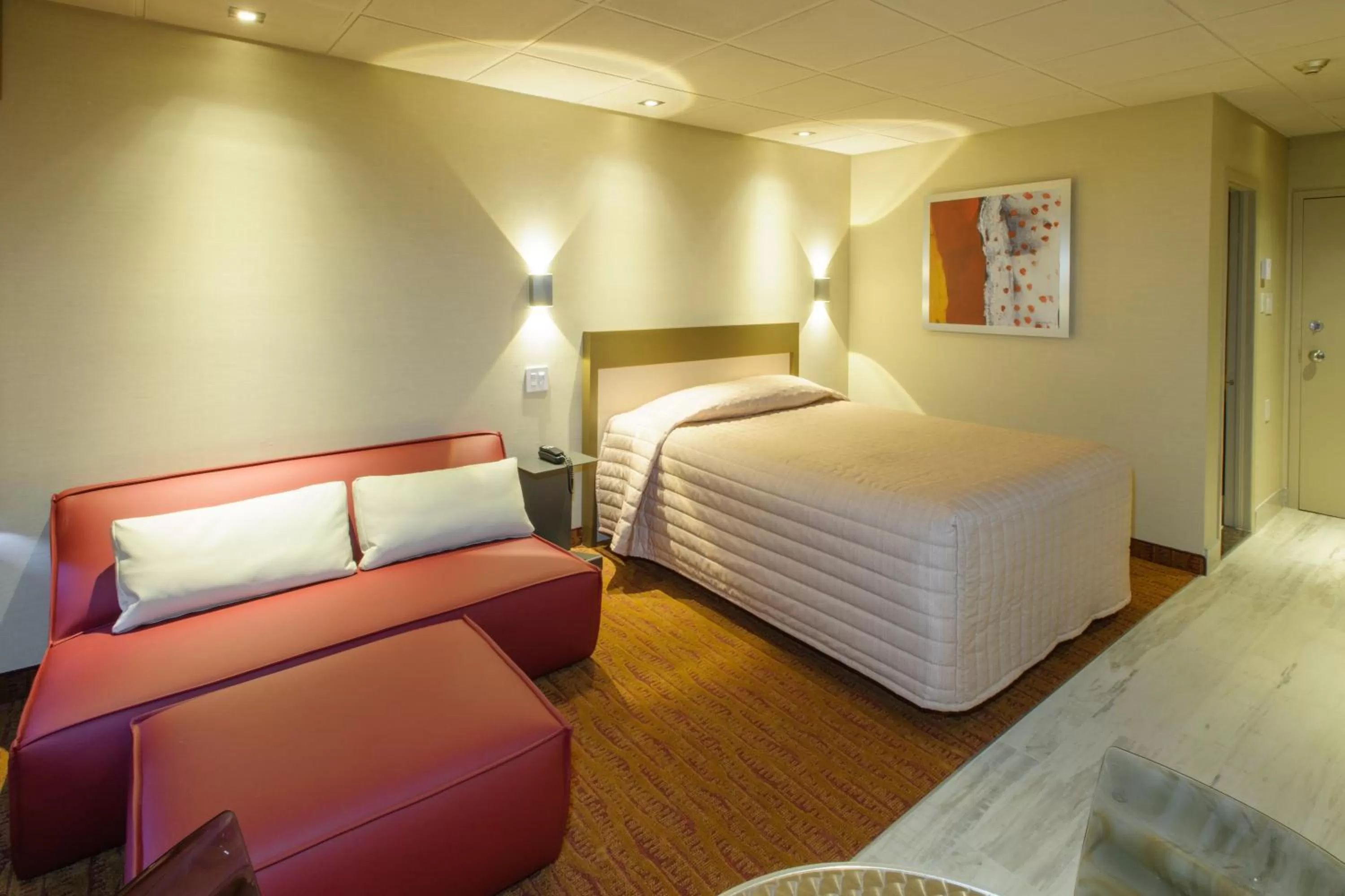 Queen Room in Le Chabrol Hotel & Suites