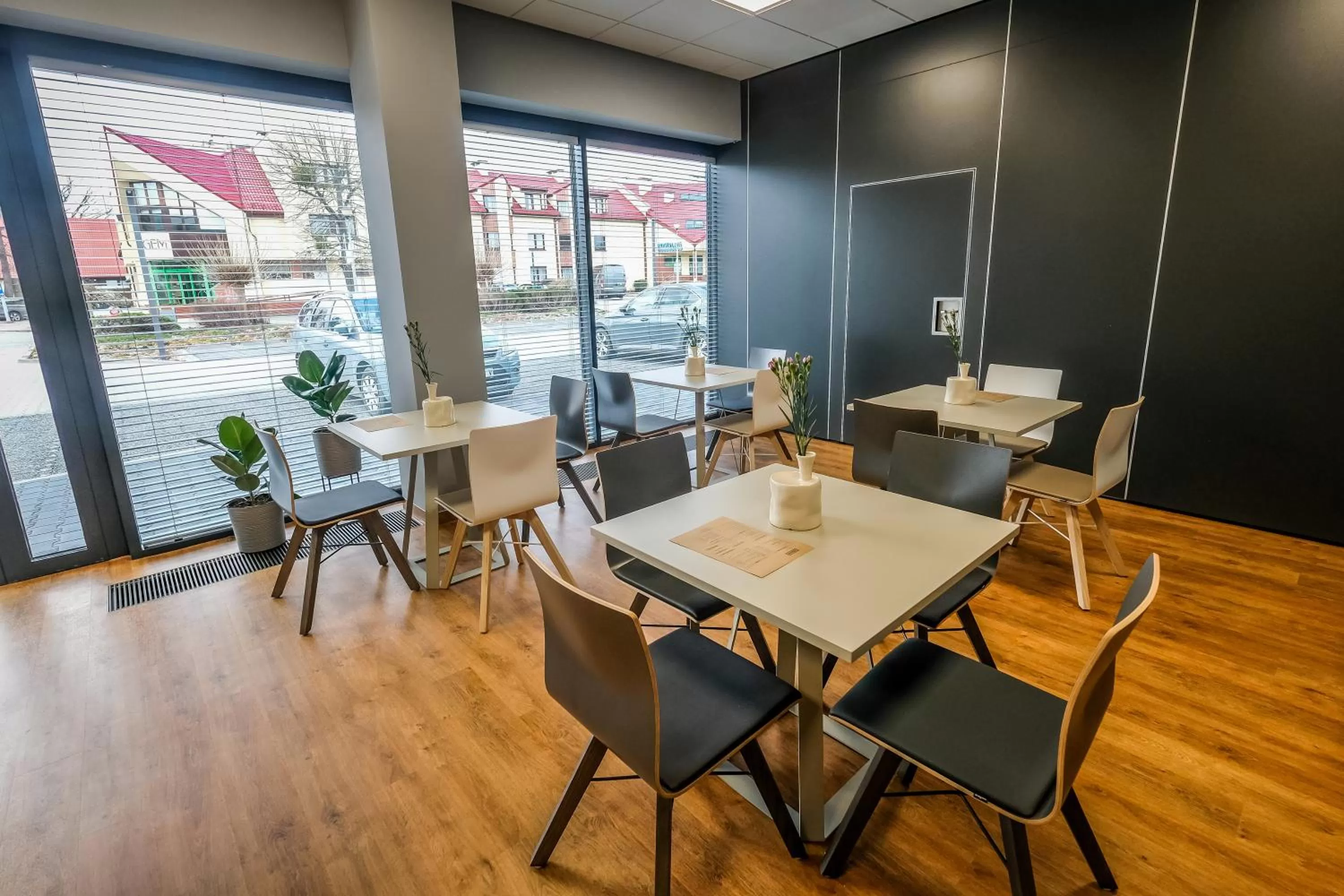 Restaurant/places to eat in Hotel Gem