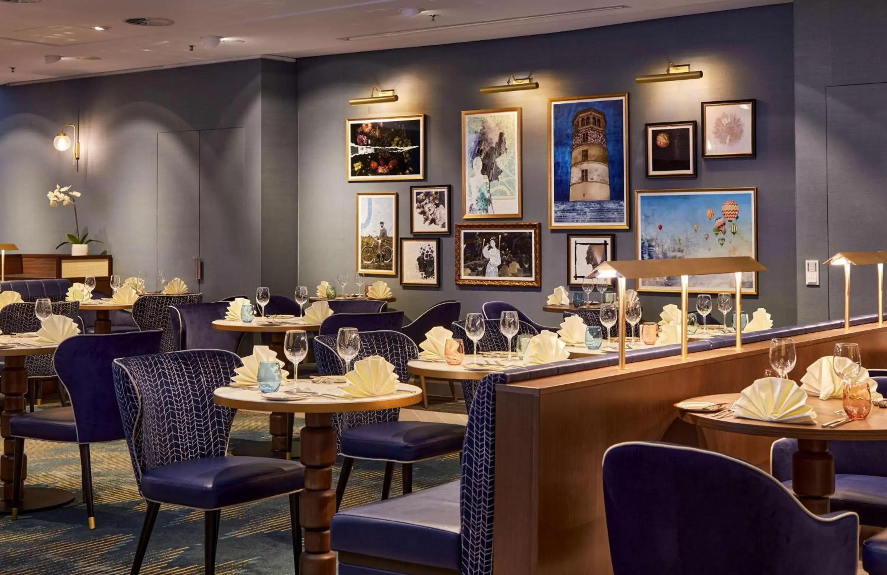 Restaurant/places to eat in Hilton Düsseldorf Restaurant/places to eat in Hilton Düsseldorf