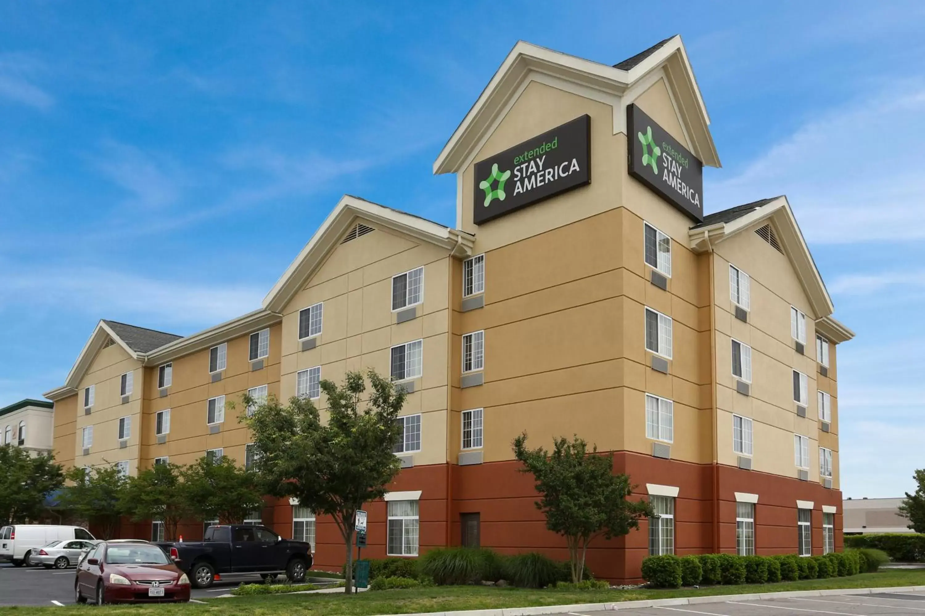 Property building in Extended Stay America Suites - Chesapeake - Greenbrier Circle