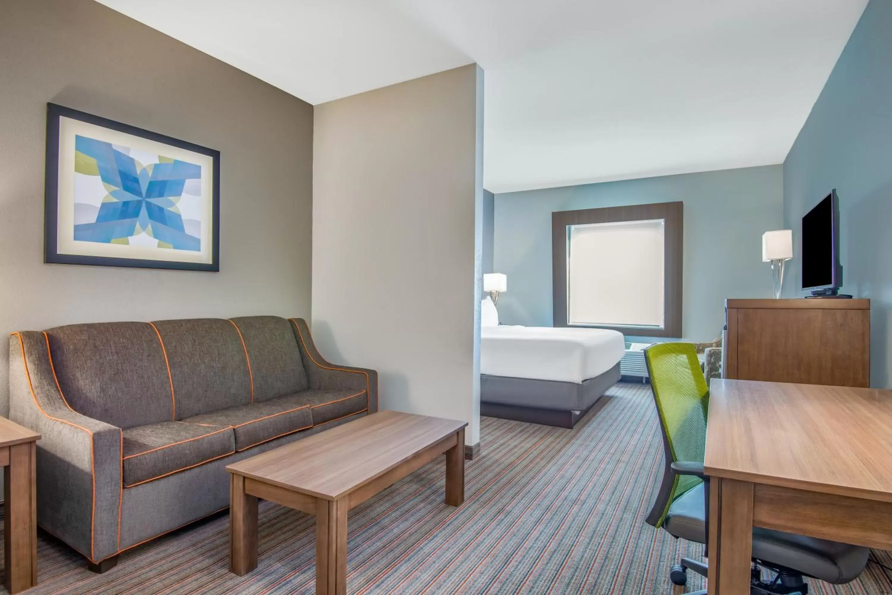 Photo of the whole room, Seating Area in Holiday Inn Express & Suites Stillwater - University Area, an IHG Hotel