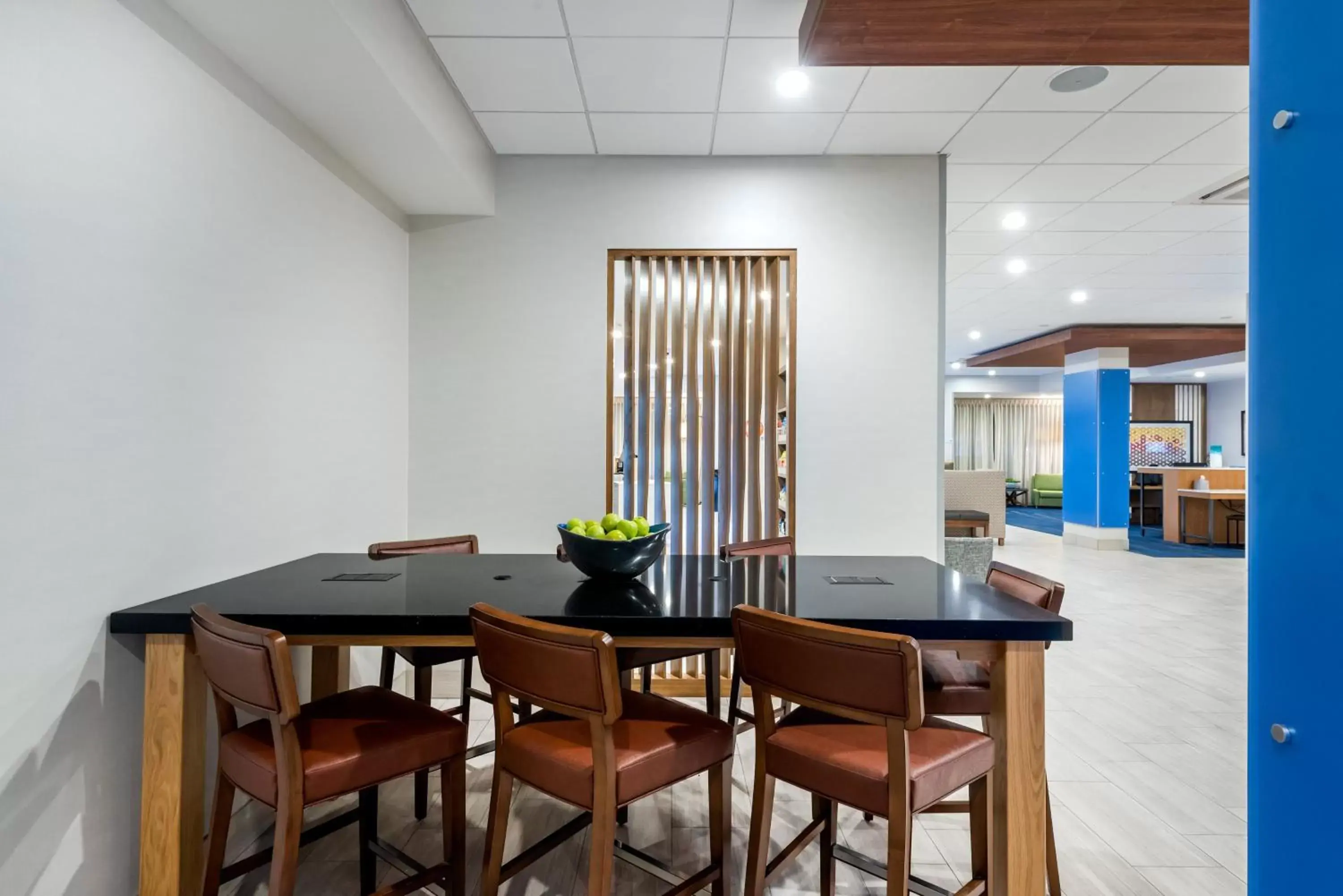 Lobby or reception, Dining Area in Holiday Inn Express & Suites Santa Ana - Orange County, an IHG Hotel