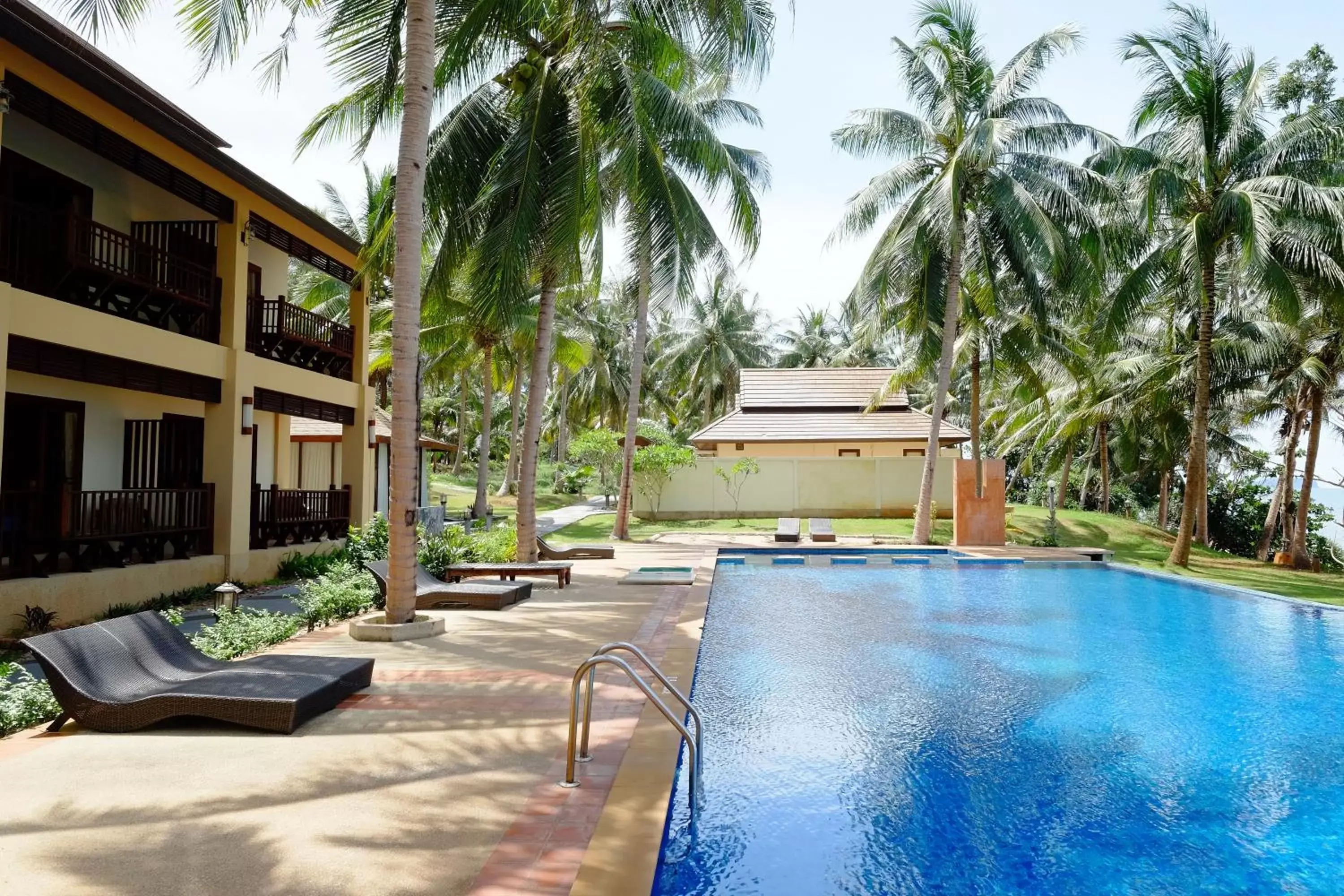 Swimming pool, Property Building in Ban Saithong Beach Resort