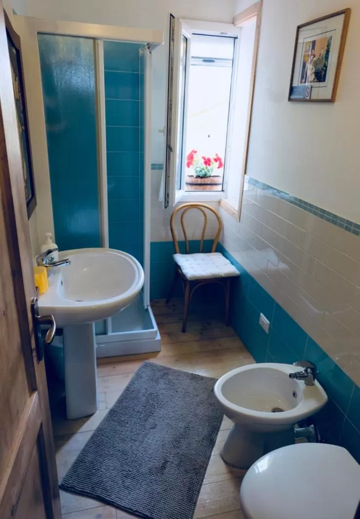 Bathroom in Red Fenice