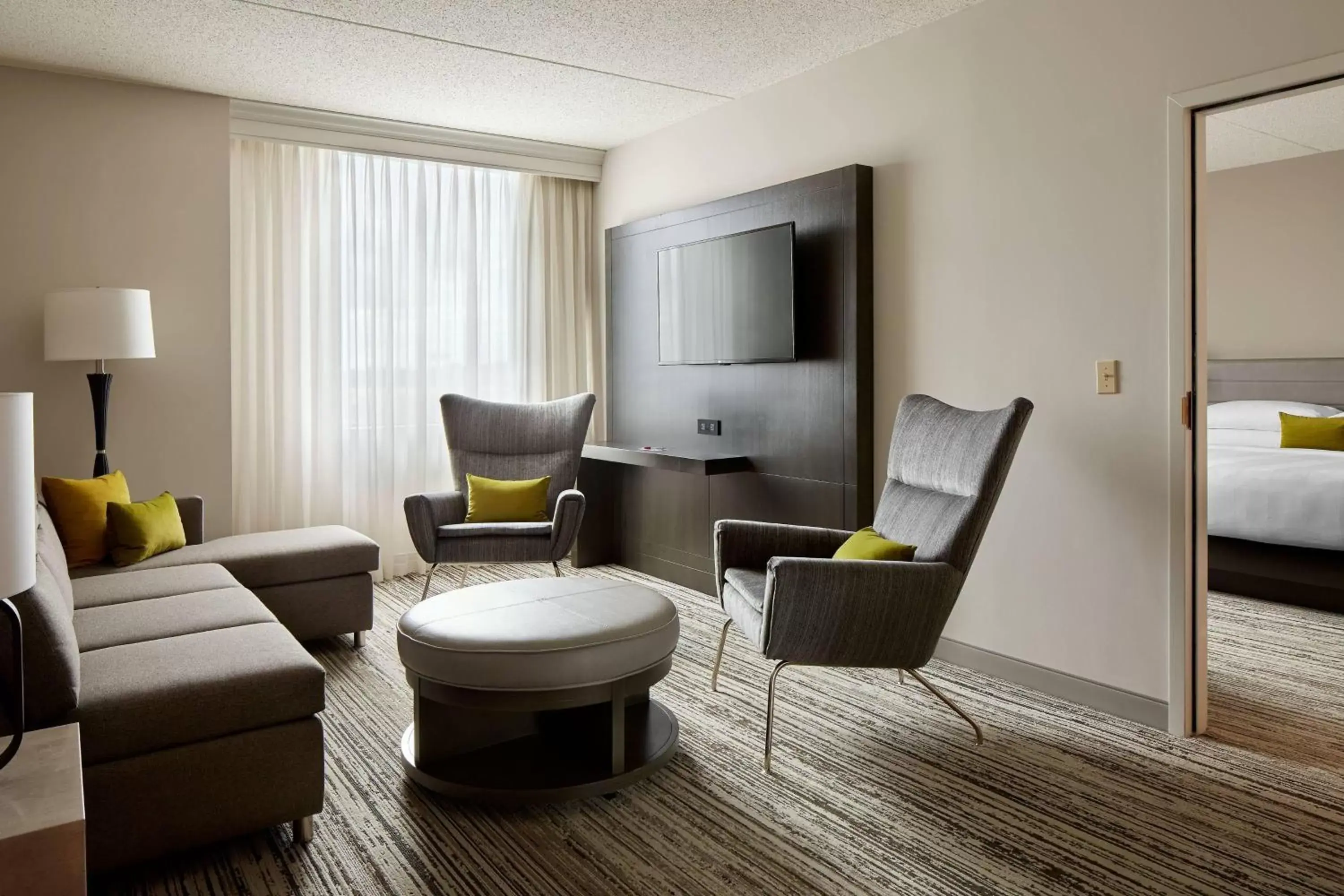 Photo of the whole room, Seating Area in Marriott Cincinnati Northeast