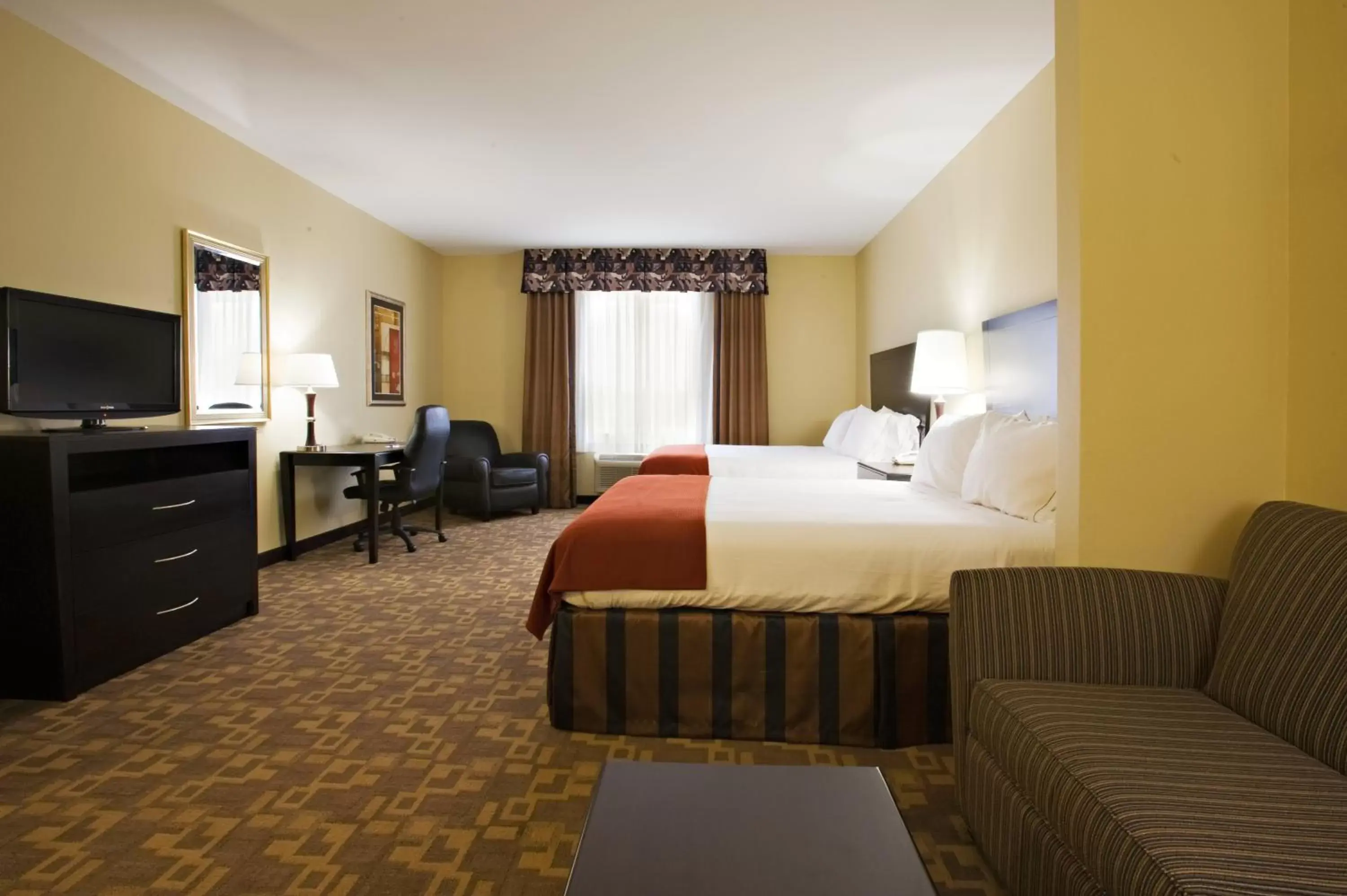 Photo of the whole room in Holiday Inn Express and Suites Snyder, an IHG Hotel