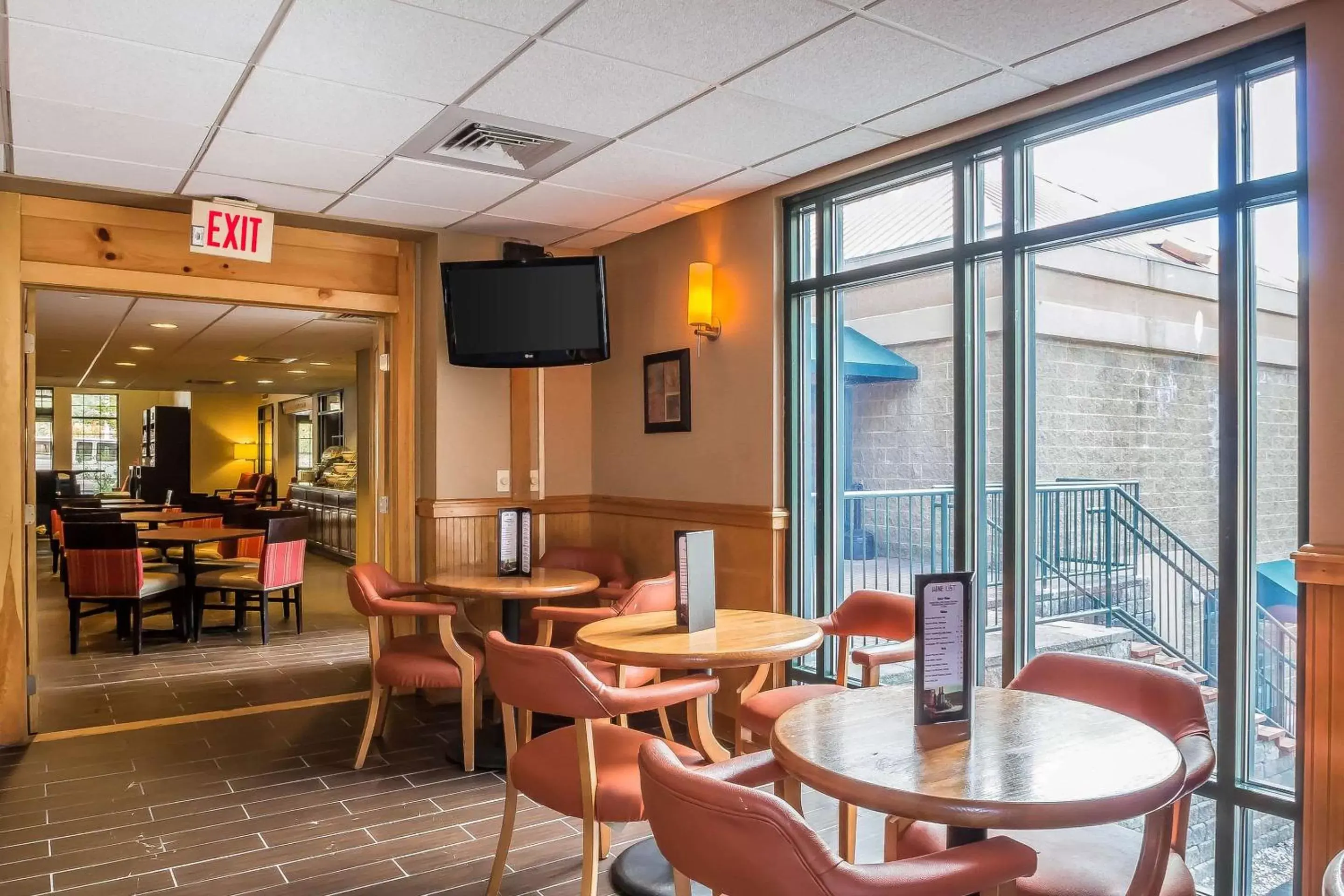 Lobby or reception, Lounge/Bar in Comfort Suites Near Casinos Norwich-Uncasville