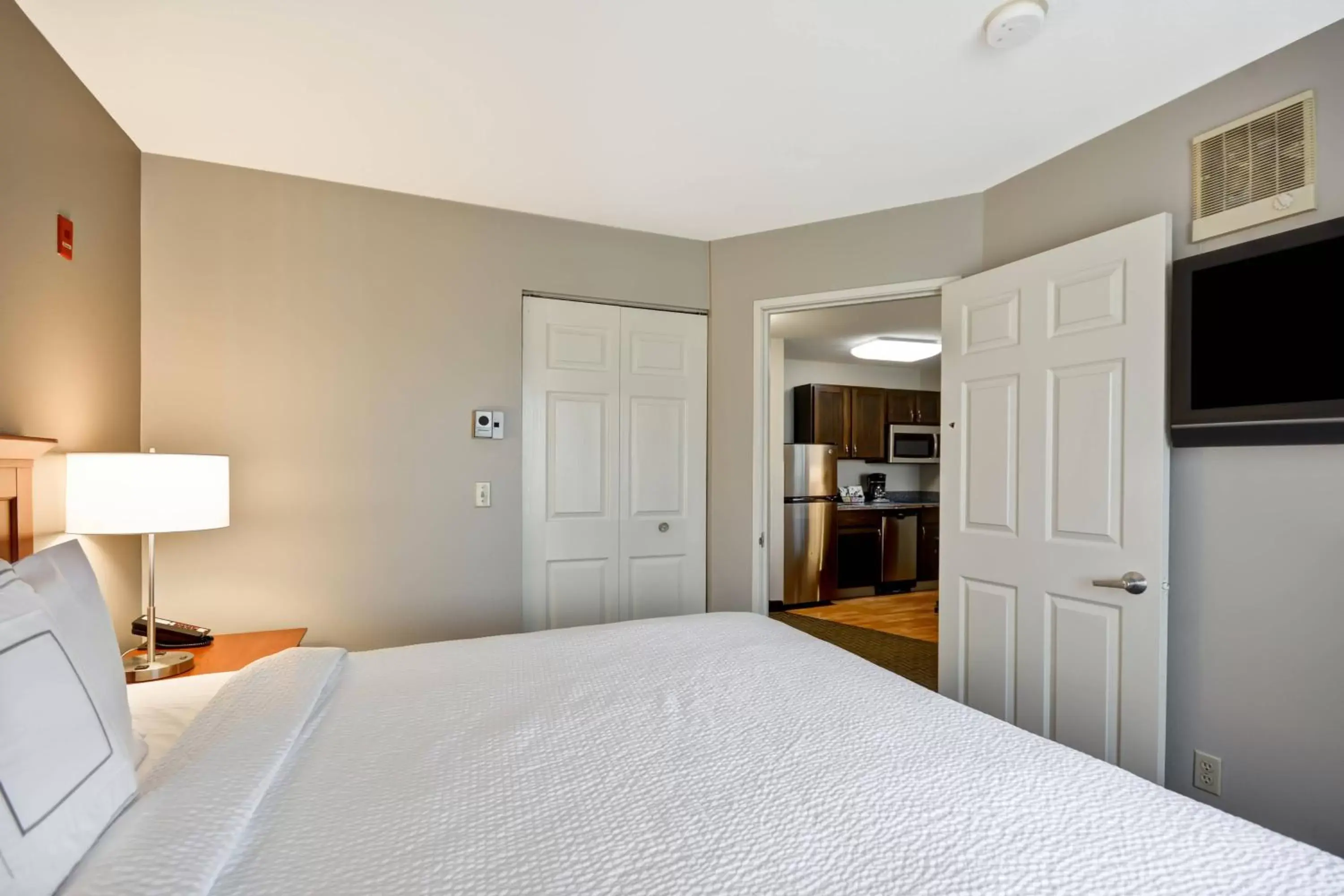 Bedroom, Bed in TownePlace Suites Sioux Falls