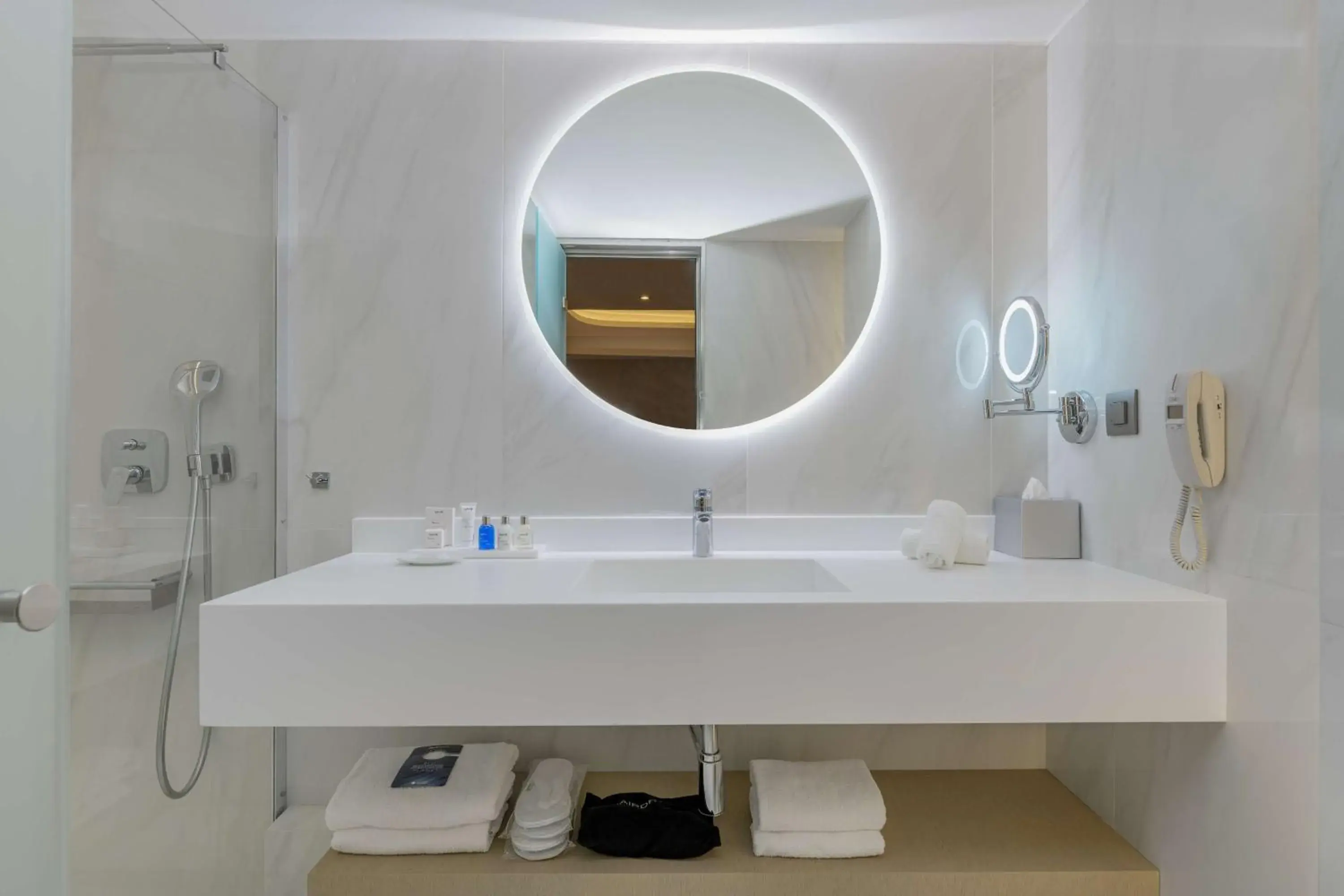 Bathroom in Radisson Blu Park Hotel Athens