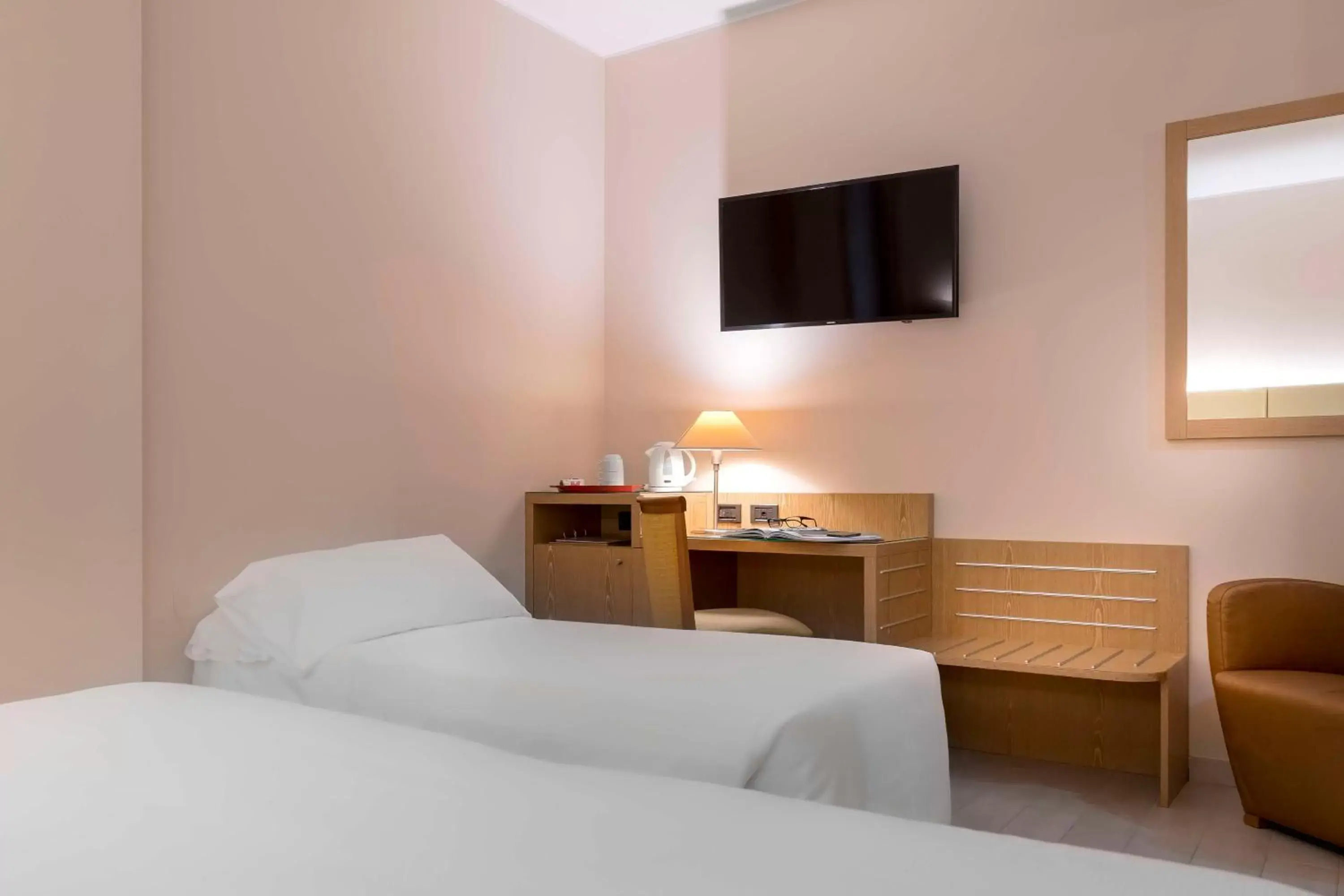 Comfort Triple Room in Best Western Cavalieri Della Corona Comfort Triple Room in Best Western Cavalieri Della Corona