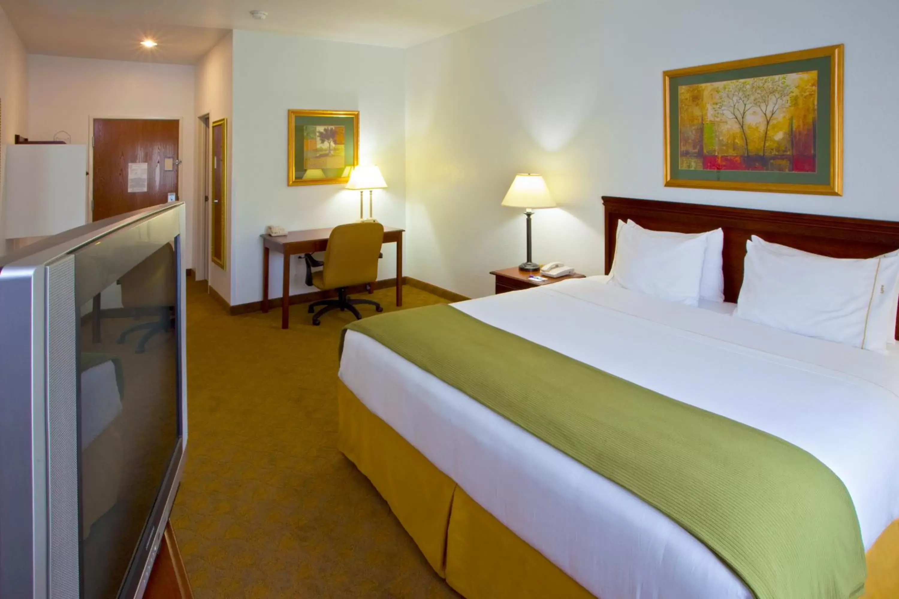 Bed in Holiday Inn Express Hotel & Suites Elkins, an IHG Hotel