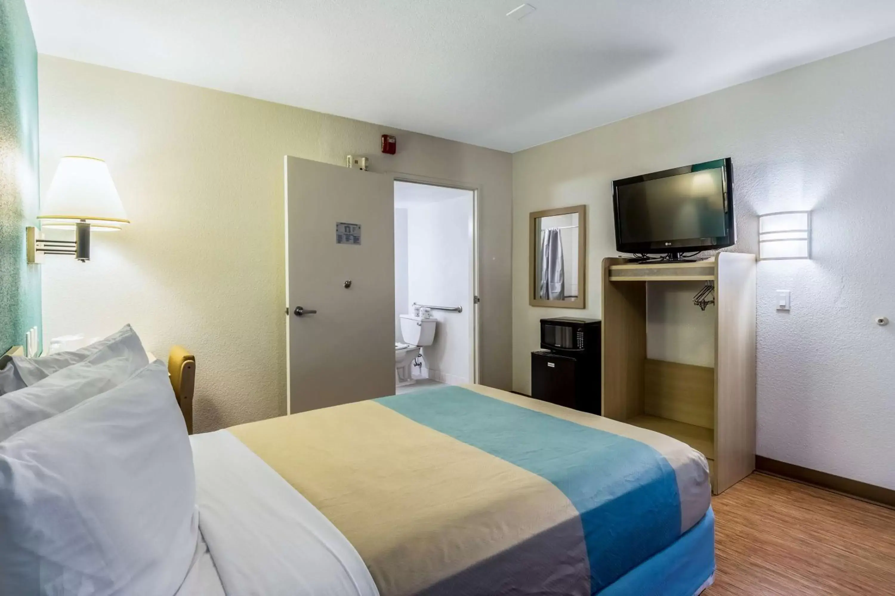 TV and multimedia, Bed in Motel 6-El Centro, CA