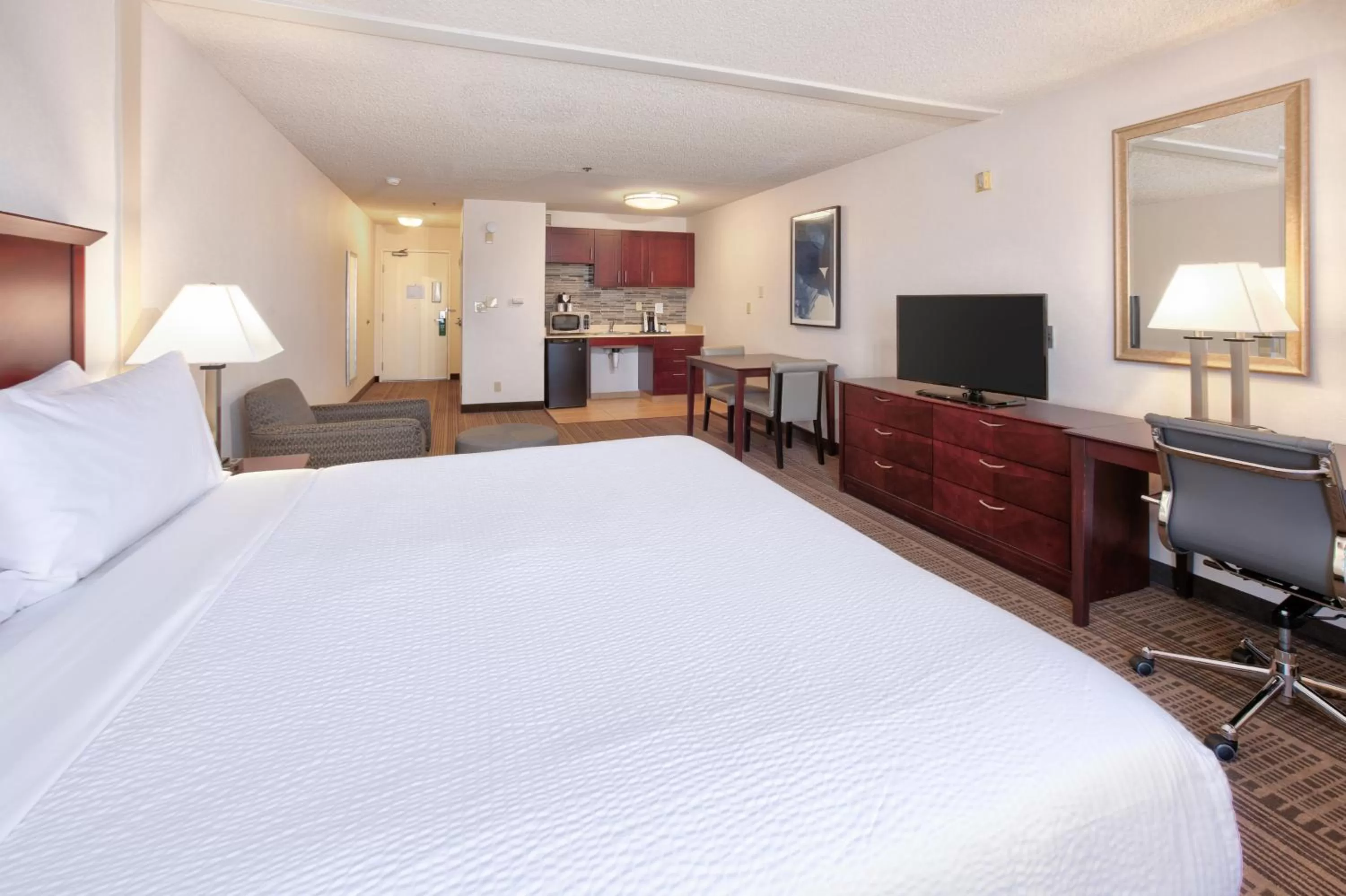 View (from property/room), Bed in Holiday Inn & Suites Santa Maria by IHG