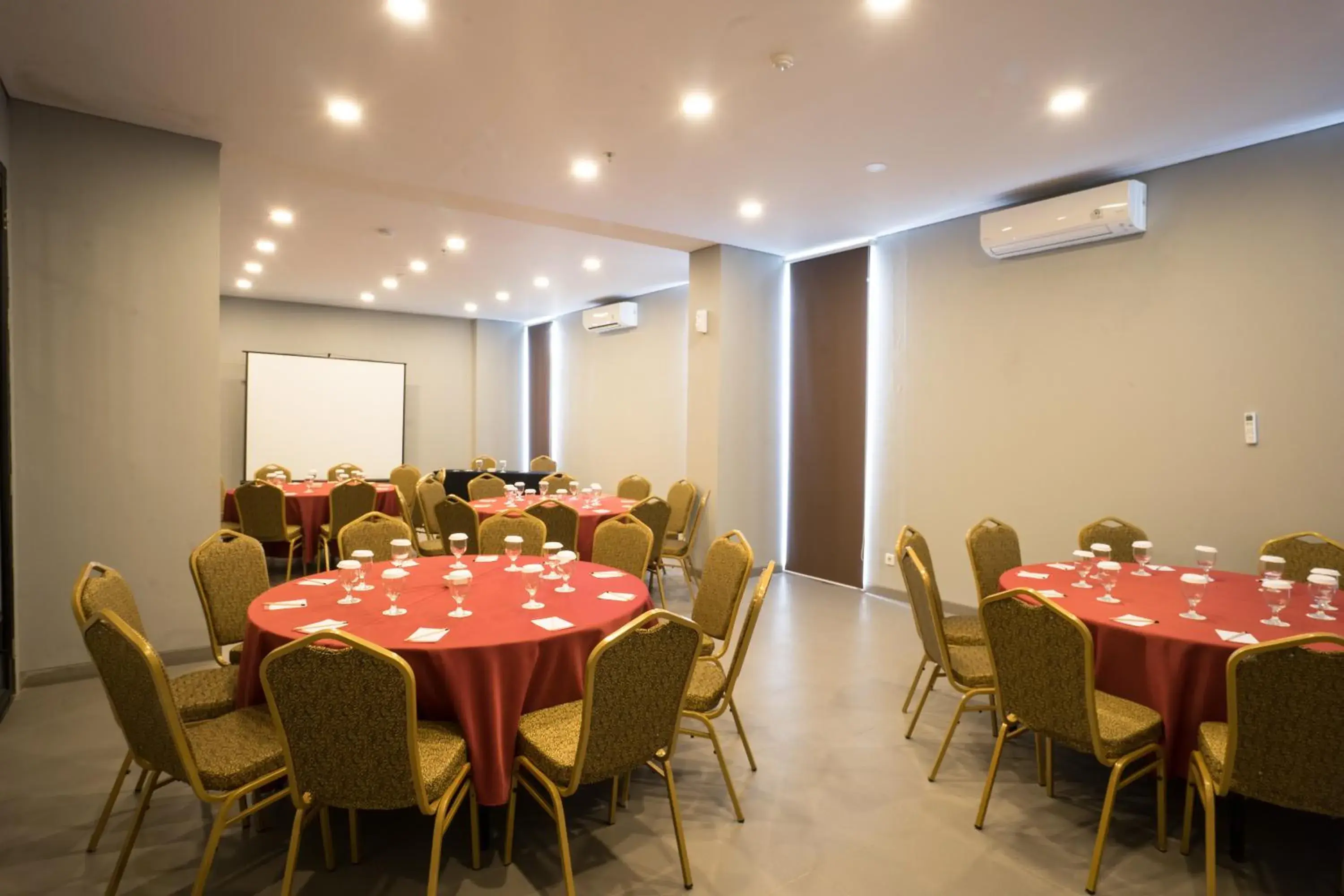 Meeting/conference room in Maple Hotel Grogol