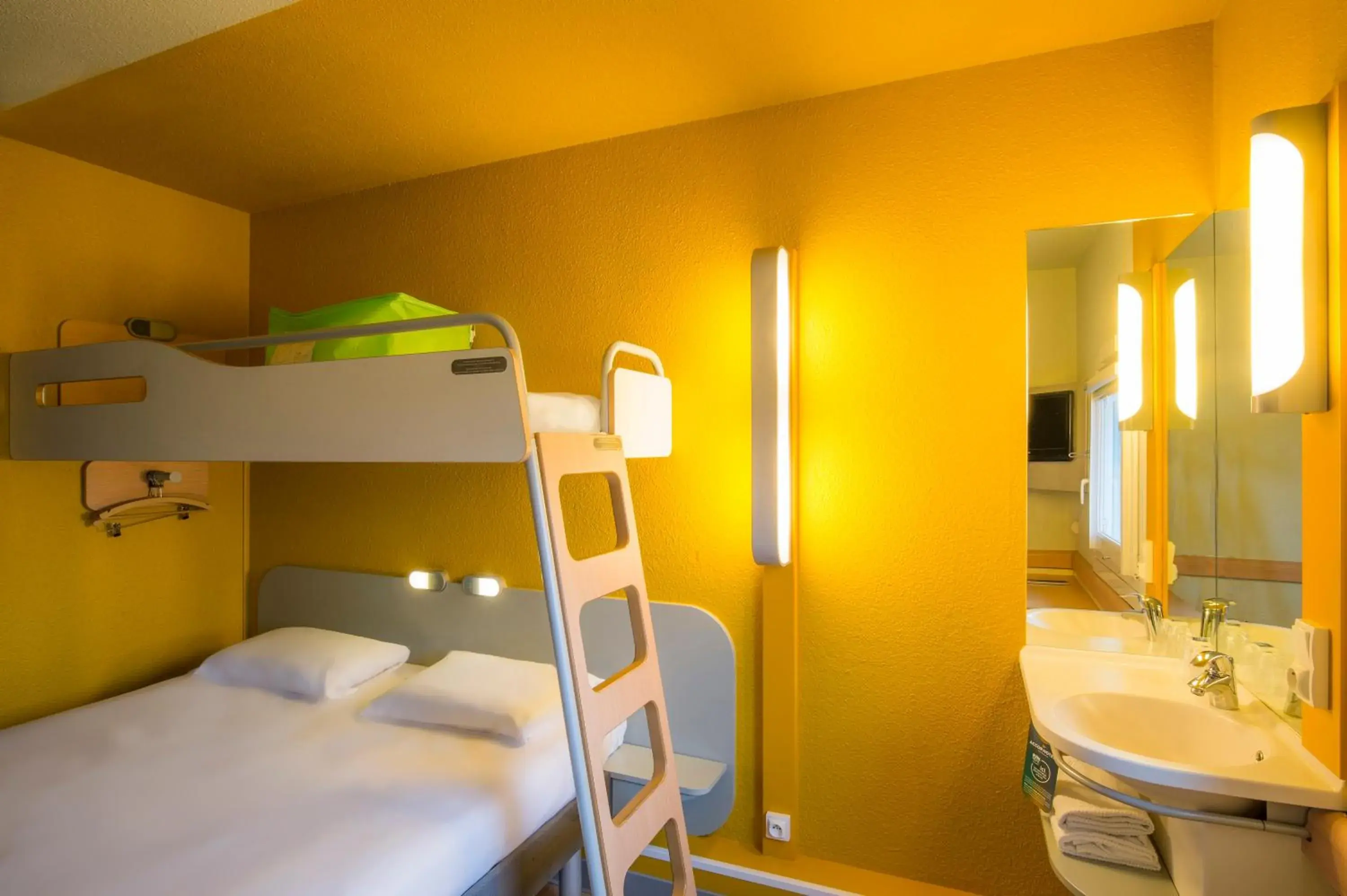 Bunk Bed in ibis budget Cergy Pierrelaye