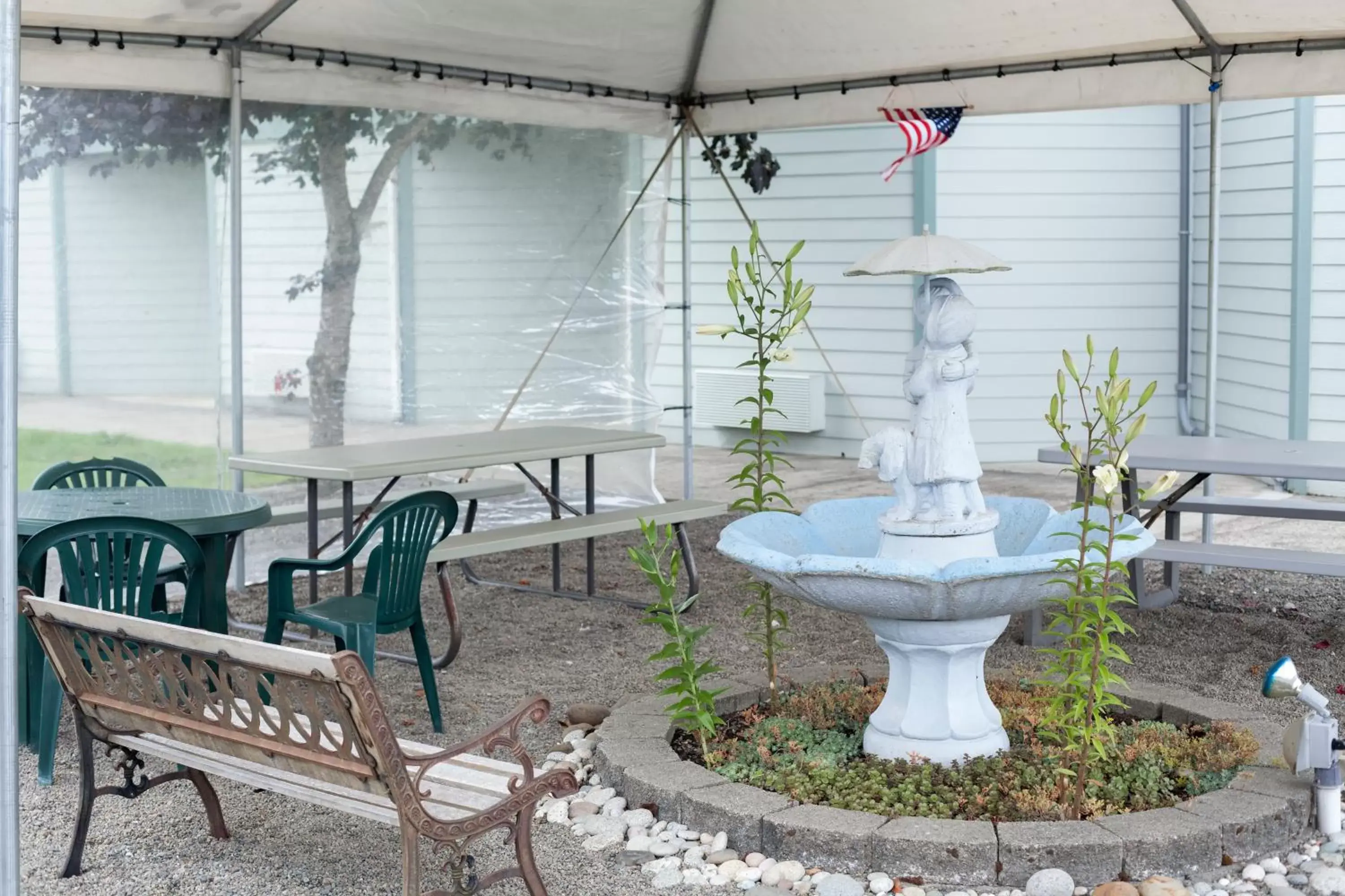 Property building in Dew Drop Inn Property building in Dew Drop Inn