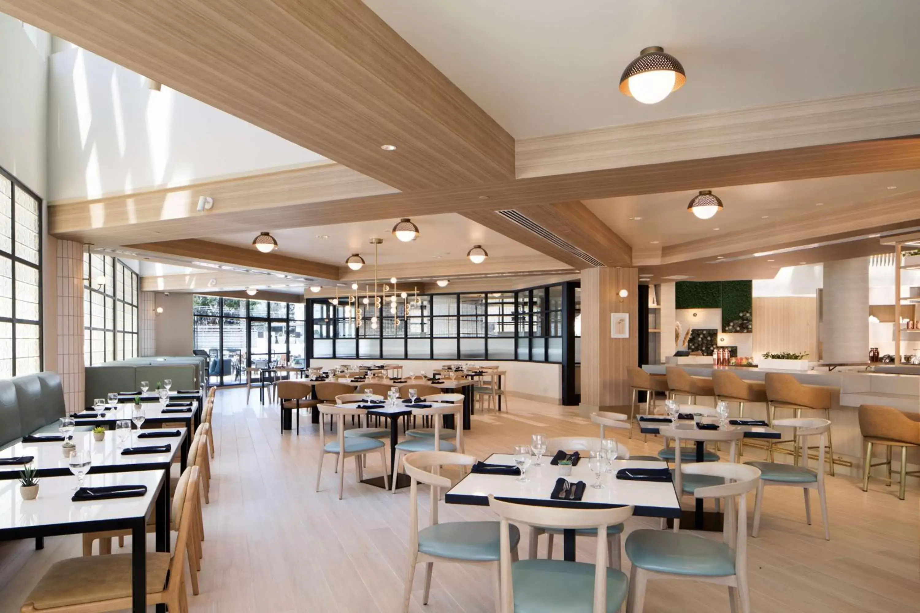 Restaurant/Places to Eat in Hilton Santa Monica