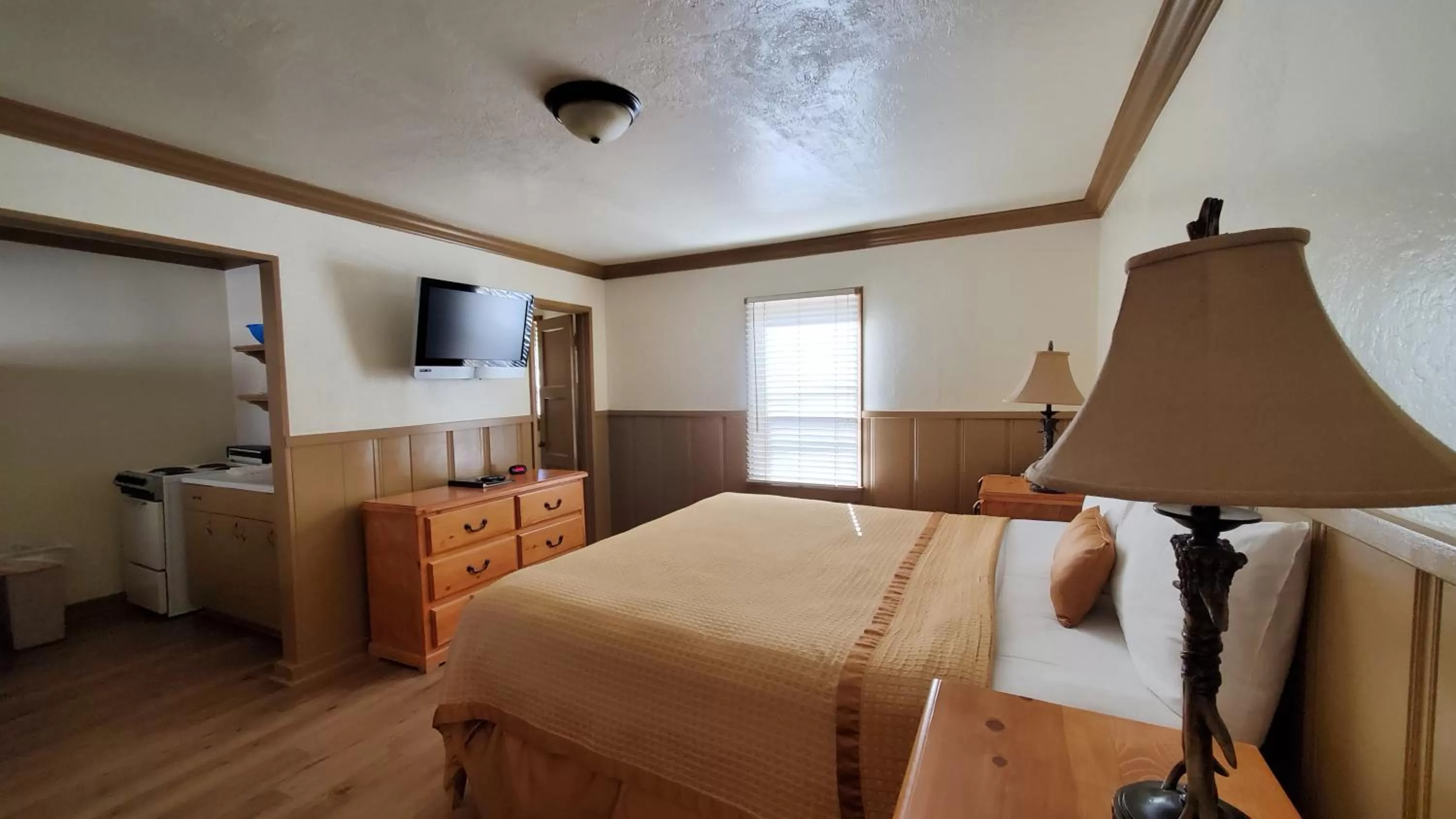 Bed in Kernville Inn