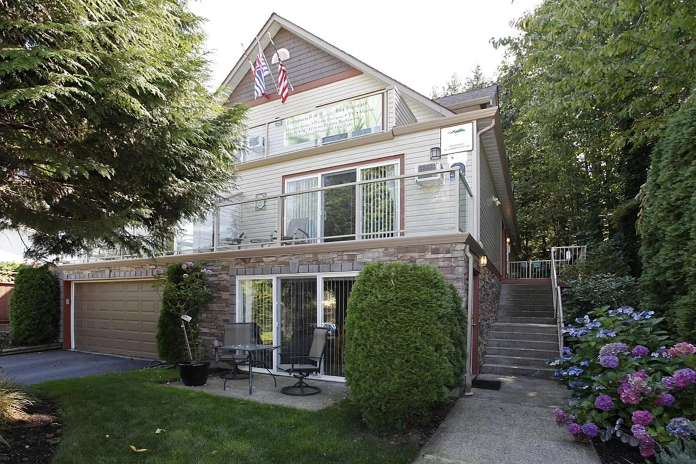 Facade/entrance in Evergreen Bed & Breakfast