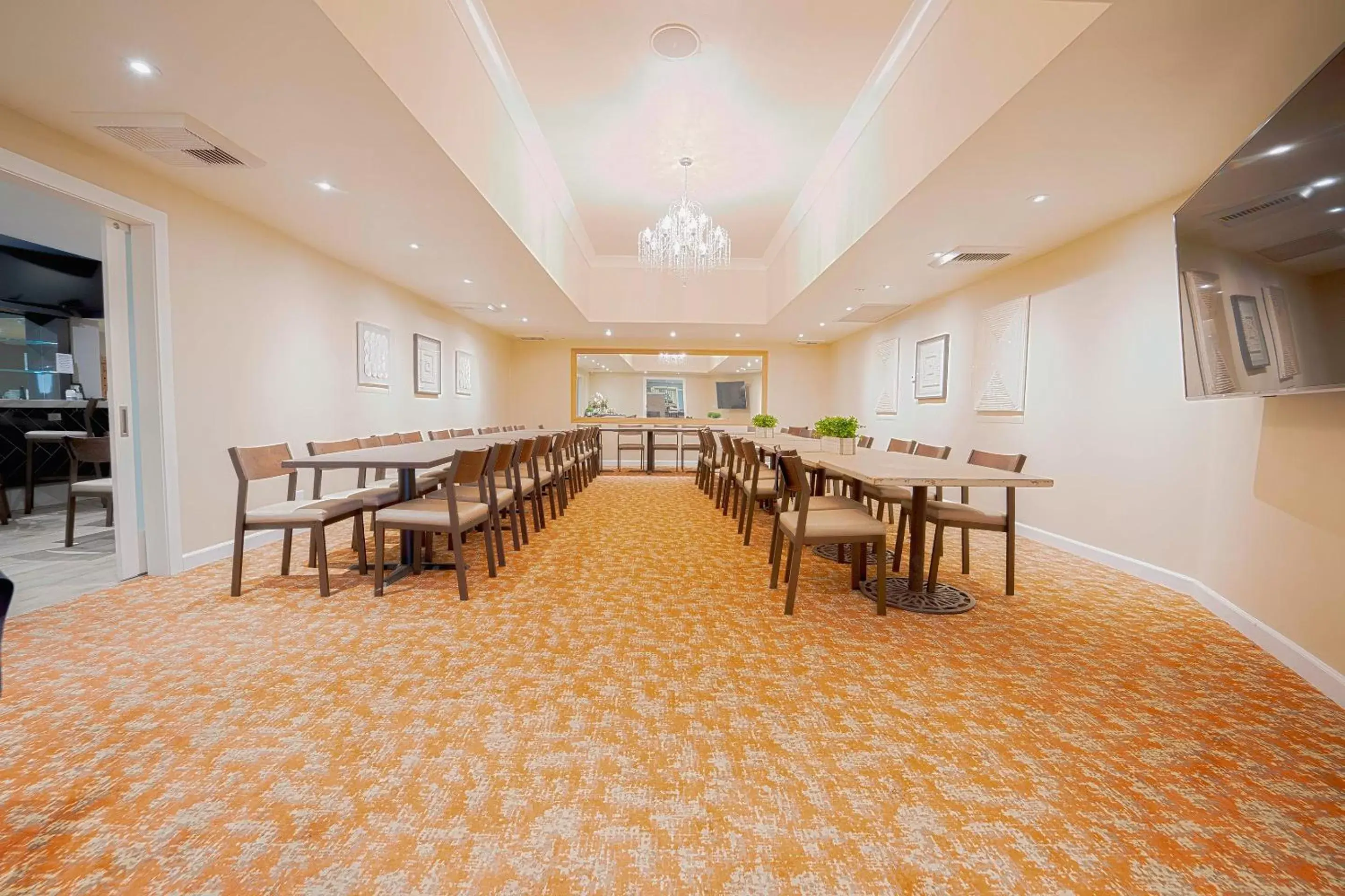 Restaurant/places to eat in Royal Plaza Inn Restaurant/places to eat in Royal Plaza Inn