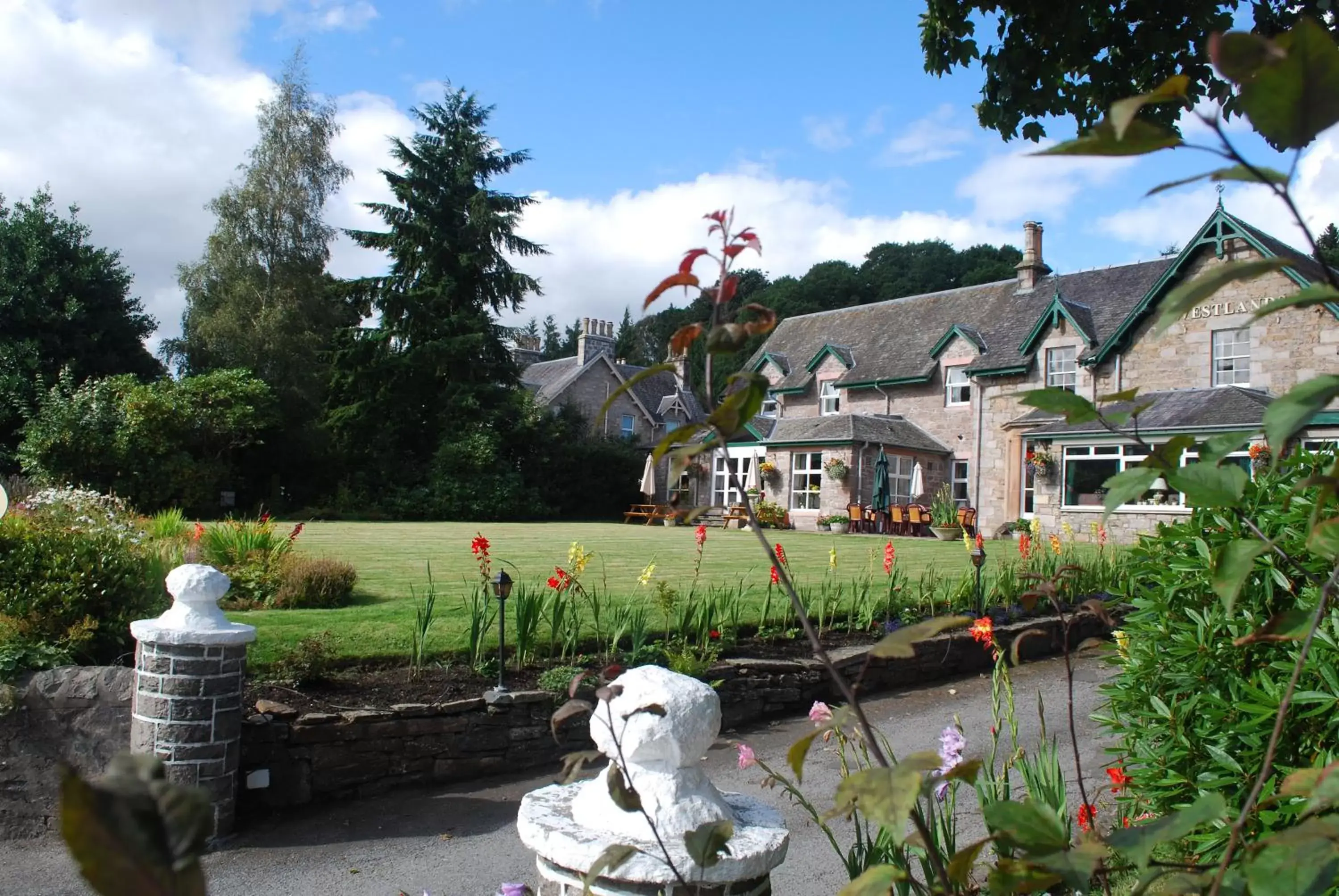 Property building, Garden in Westlands of Pitlochry