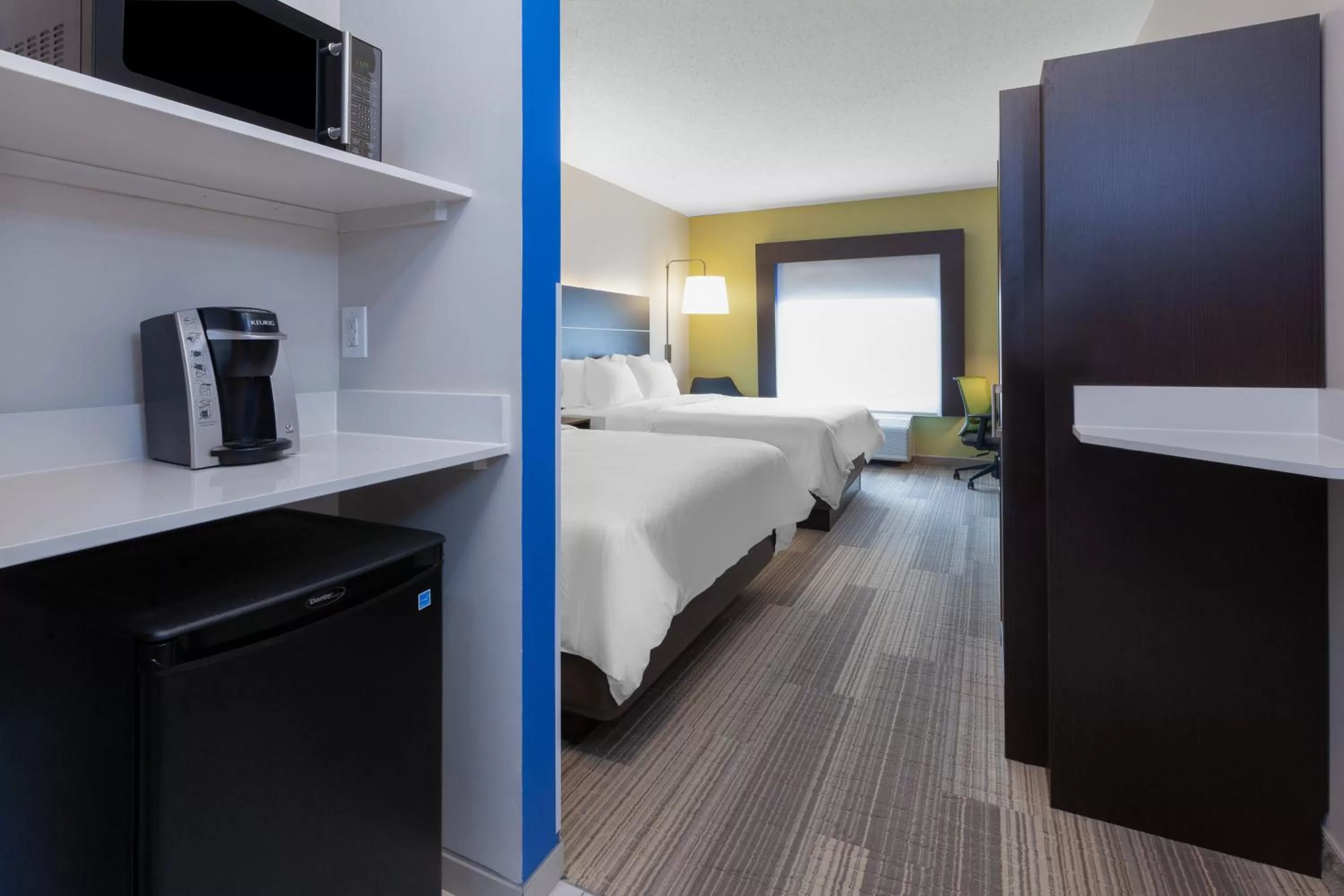 Photo of the whole room, Bed in Holiday Inn Express Hotel & Suites Woodhaven by IHG
