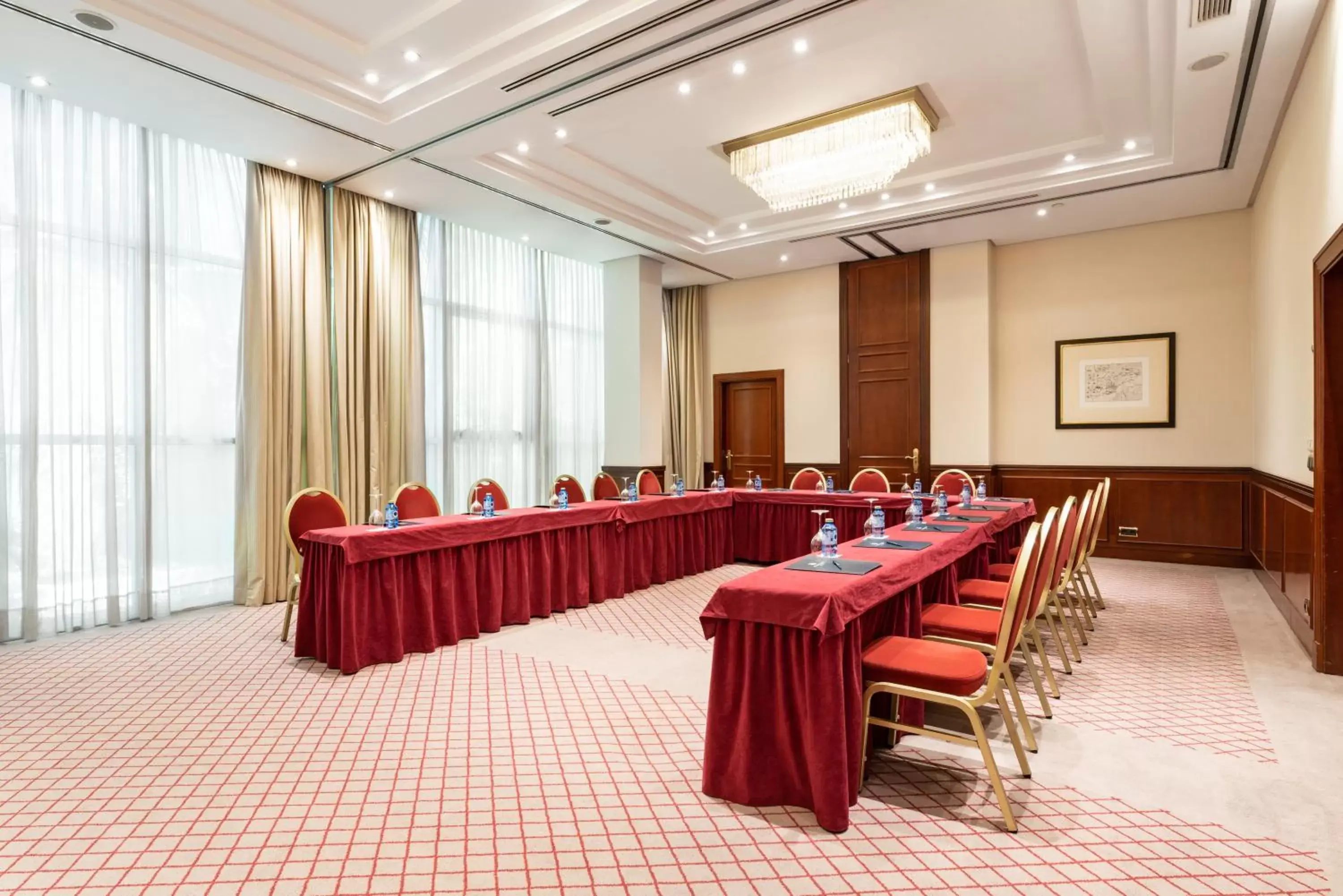 Meeting/conference room in Eurostars Gran Hotel Santiago