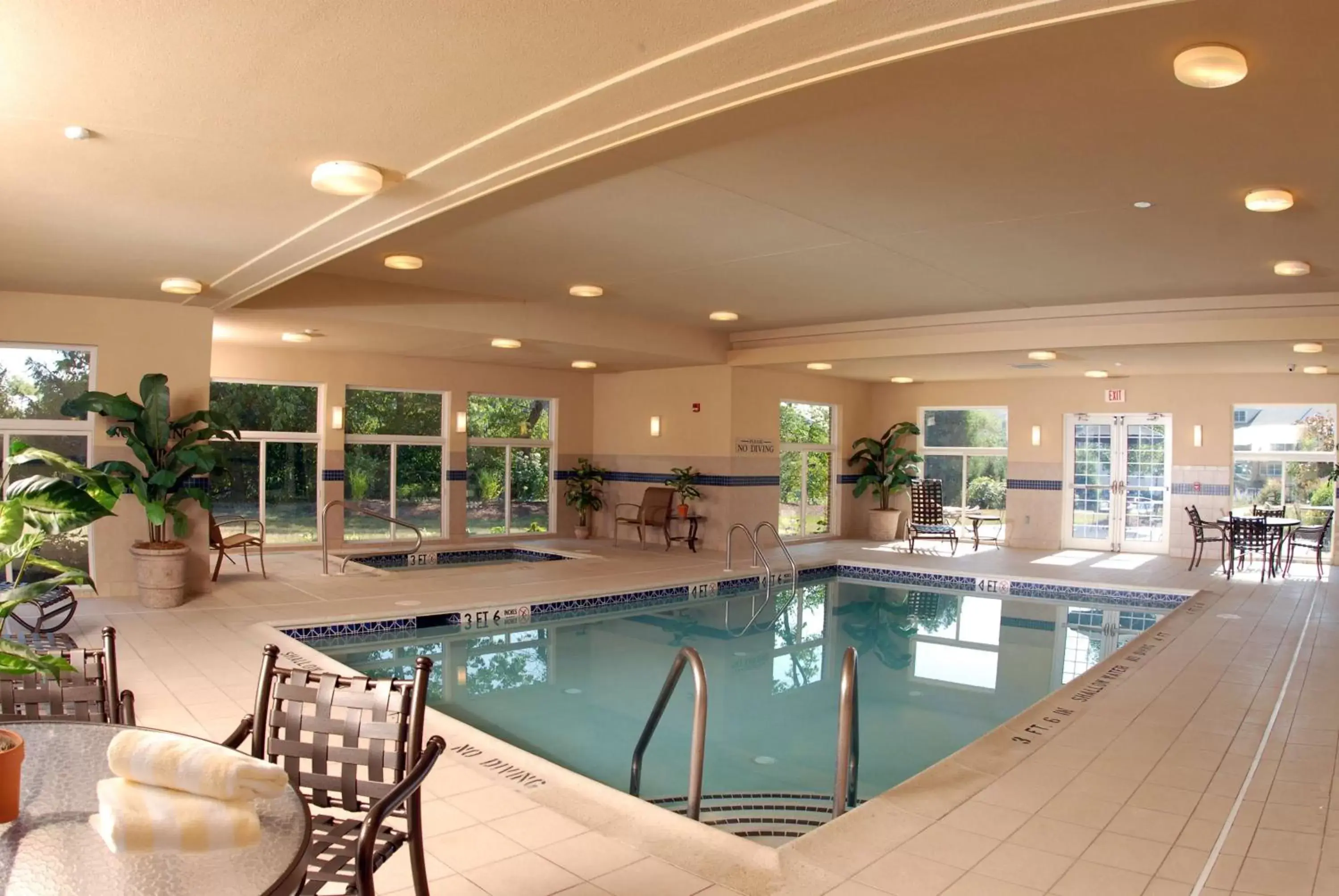 On site, Swimming Pool in Country Inn & Suites by Radisson, Lewisburg, PA