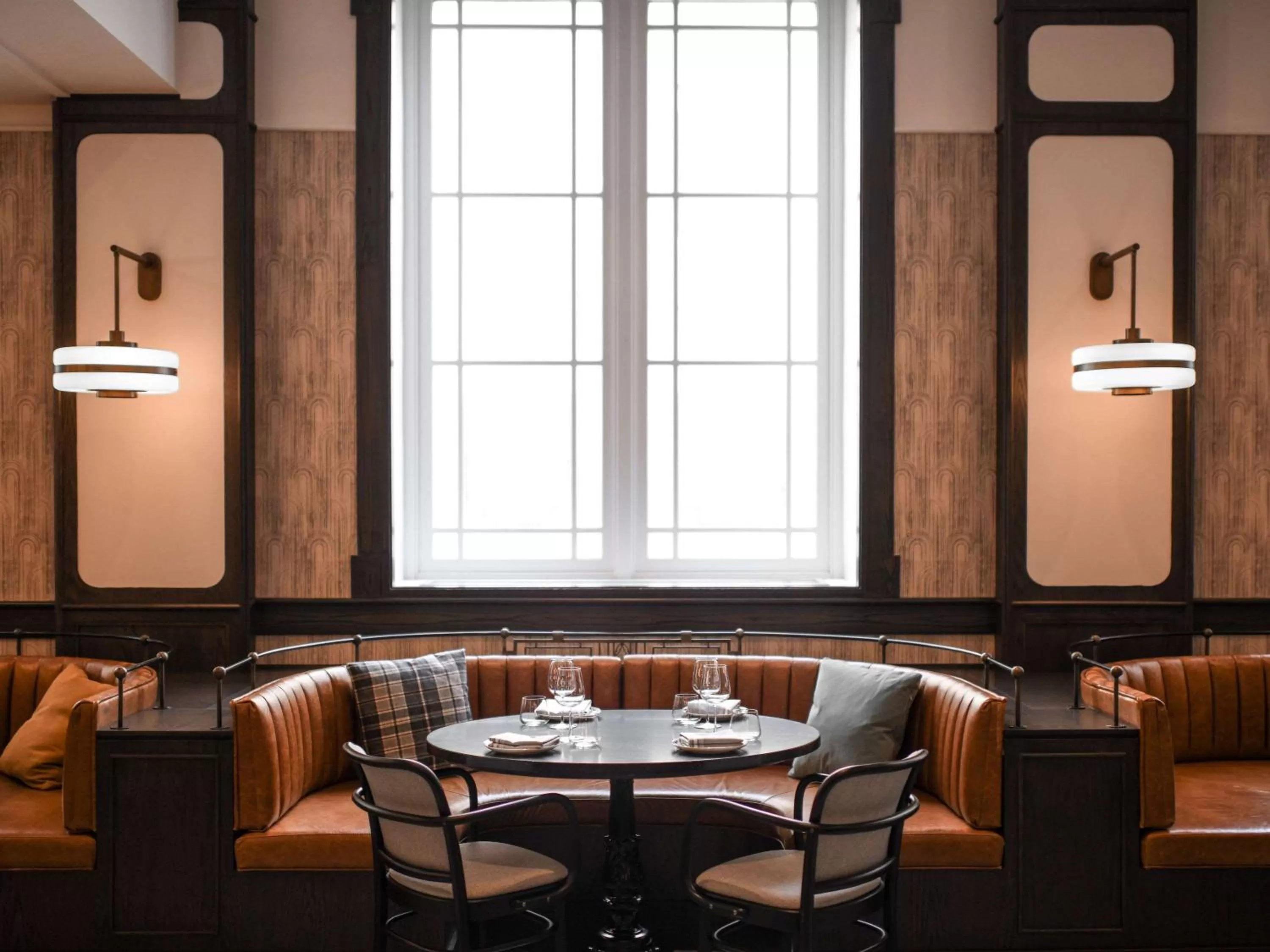 Restaurant/places to eat in Fairmont Palliser