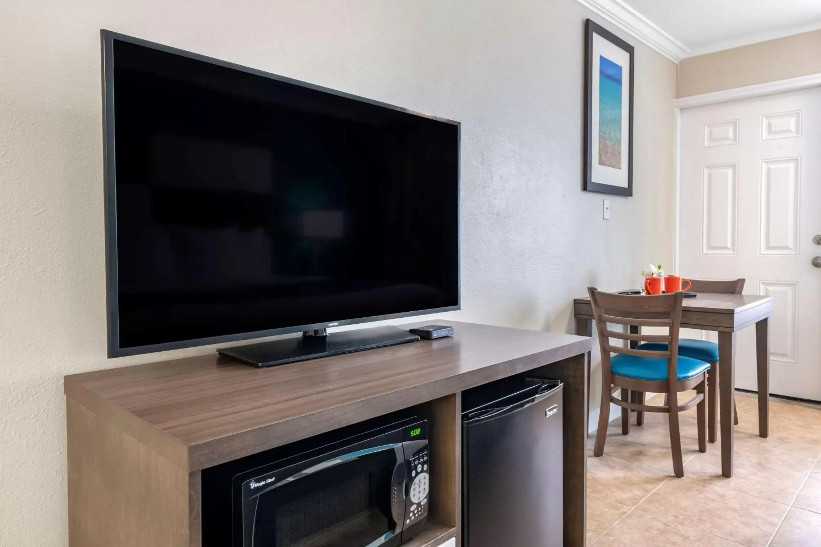 Photo of the whole room, TV/Entertainment Center in Comfort Inn & Suites Daytona Beach Oceanfront