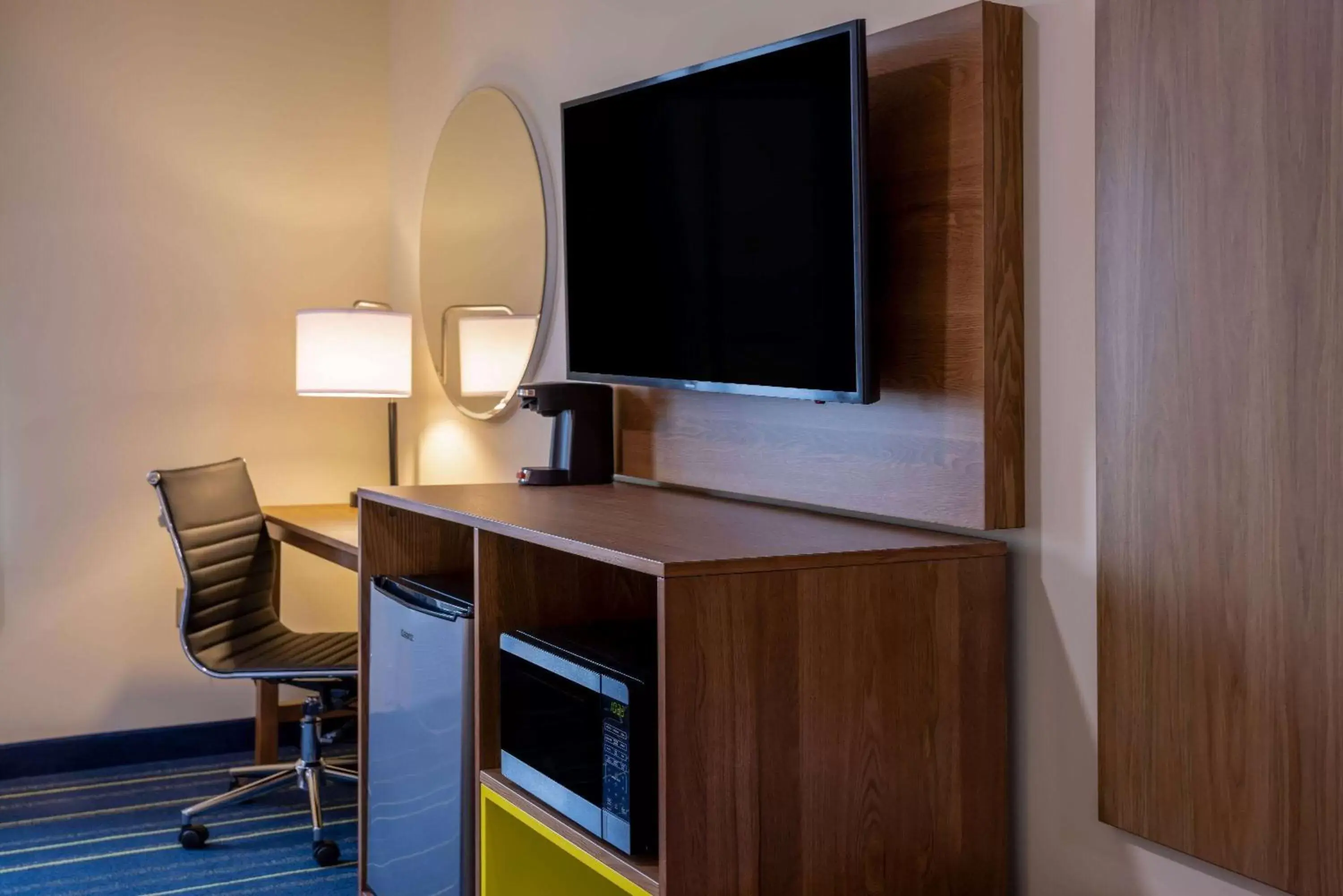 Photo of the whole room, TV/Entertainment Center in Days Inn by Wyndham Grayson