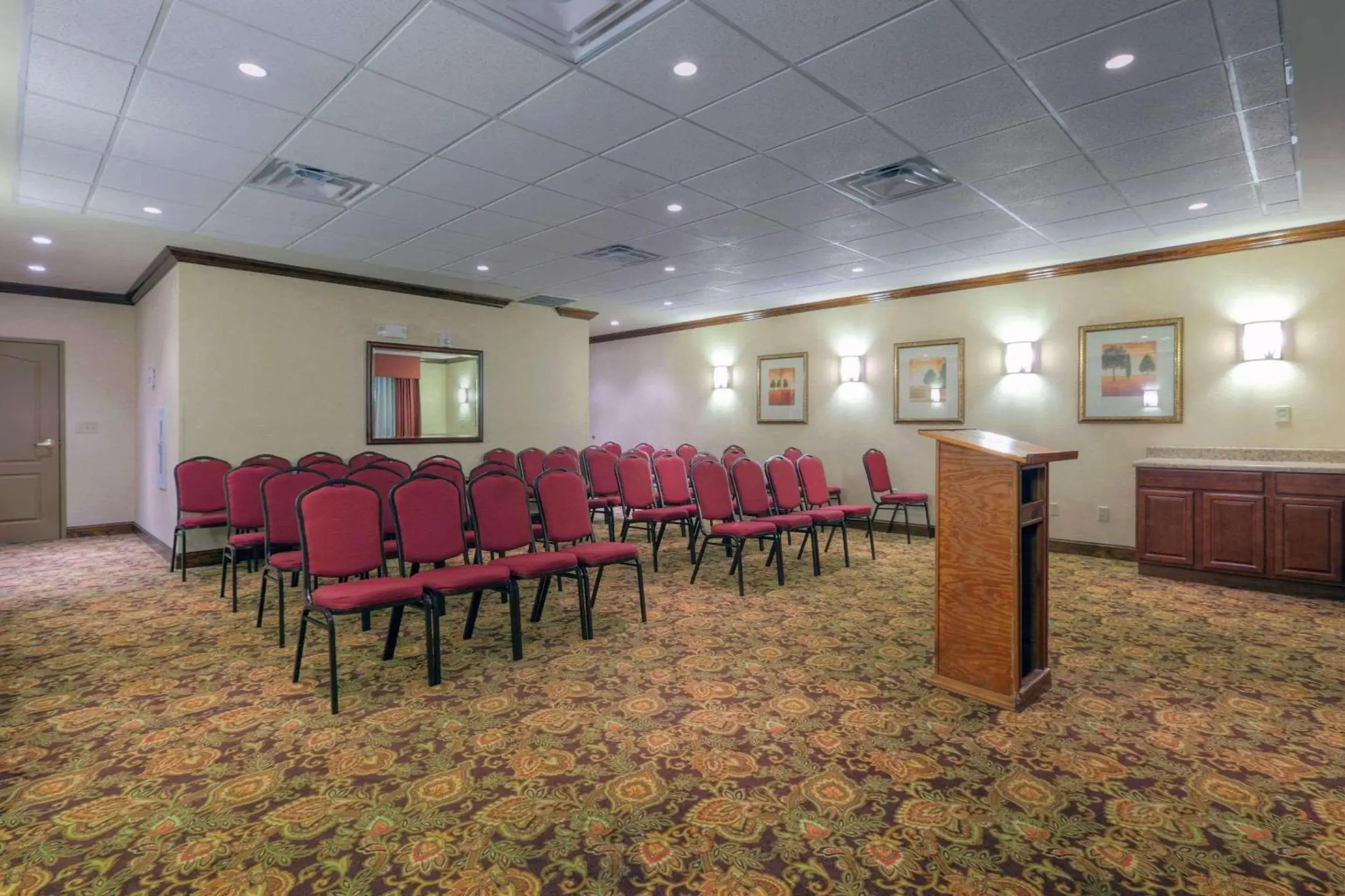 Meeting/conference room in Country Inn & Suites by Radisson, Emporia, VA
