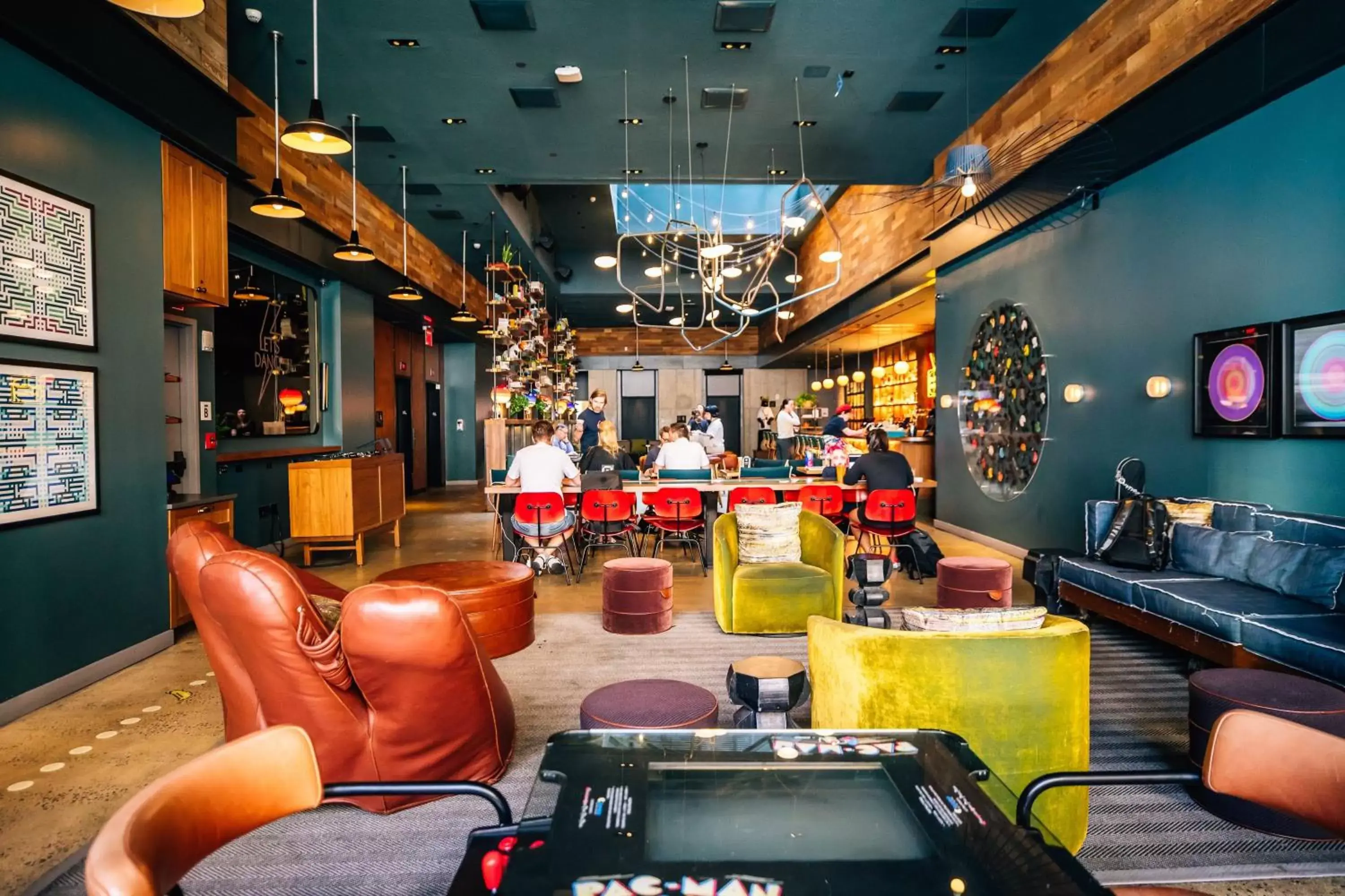 Lounge or bar in Moxy NYC Downtown