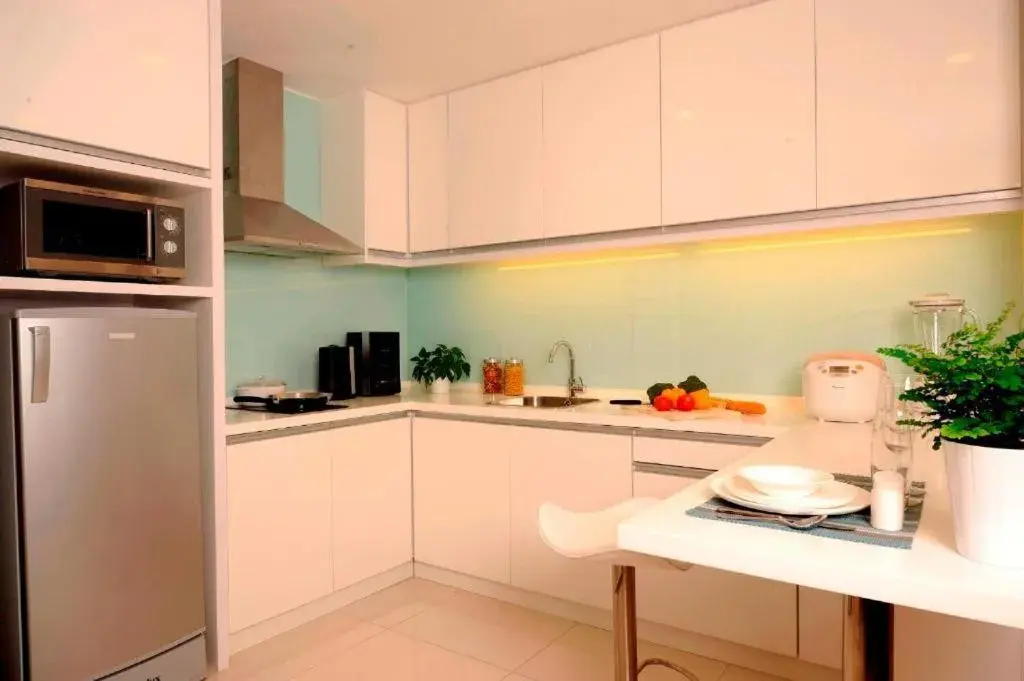 Kitchen or kitchenette, Kitchen/Kitchenette in Cormar Suites