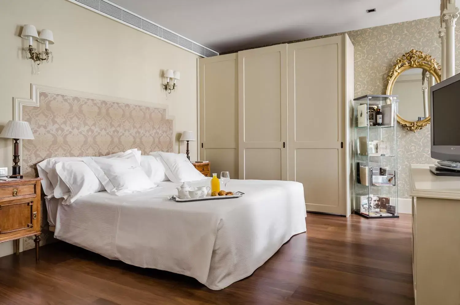 Bedroom, Bed in Gran Hotel La Perla