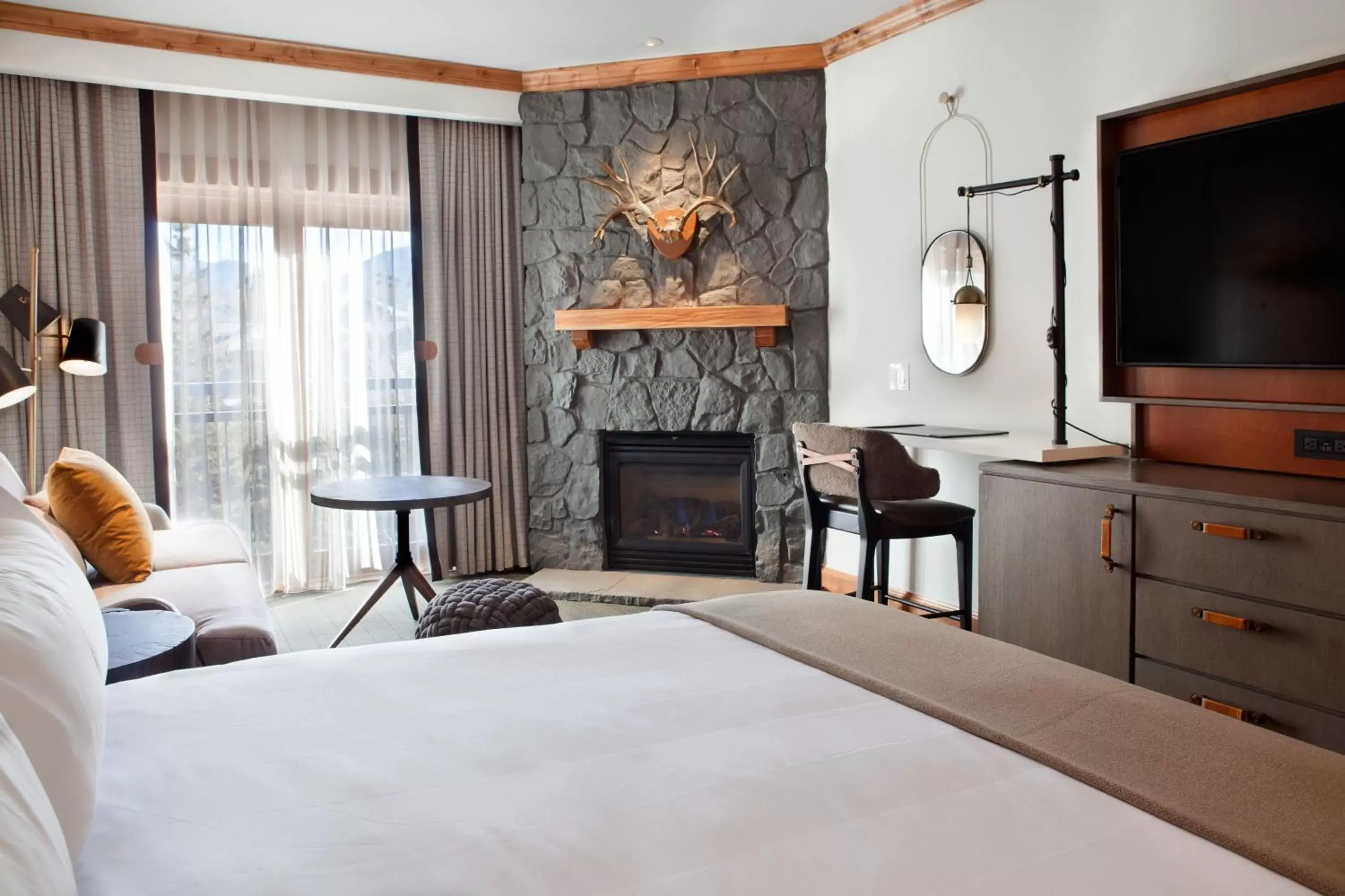 Photo of the whole room, Bed in The Hythe, a Luxury Collection Resort, Vail