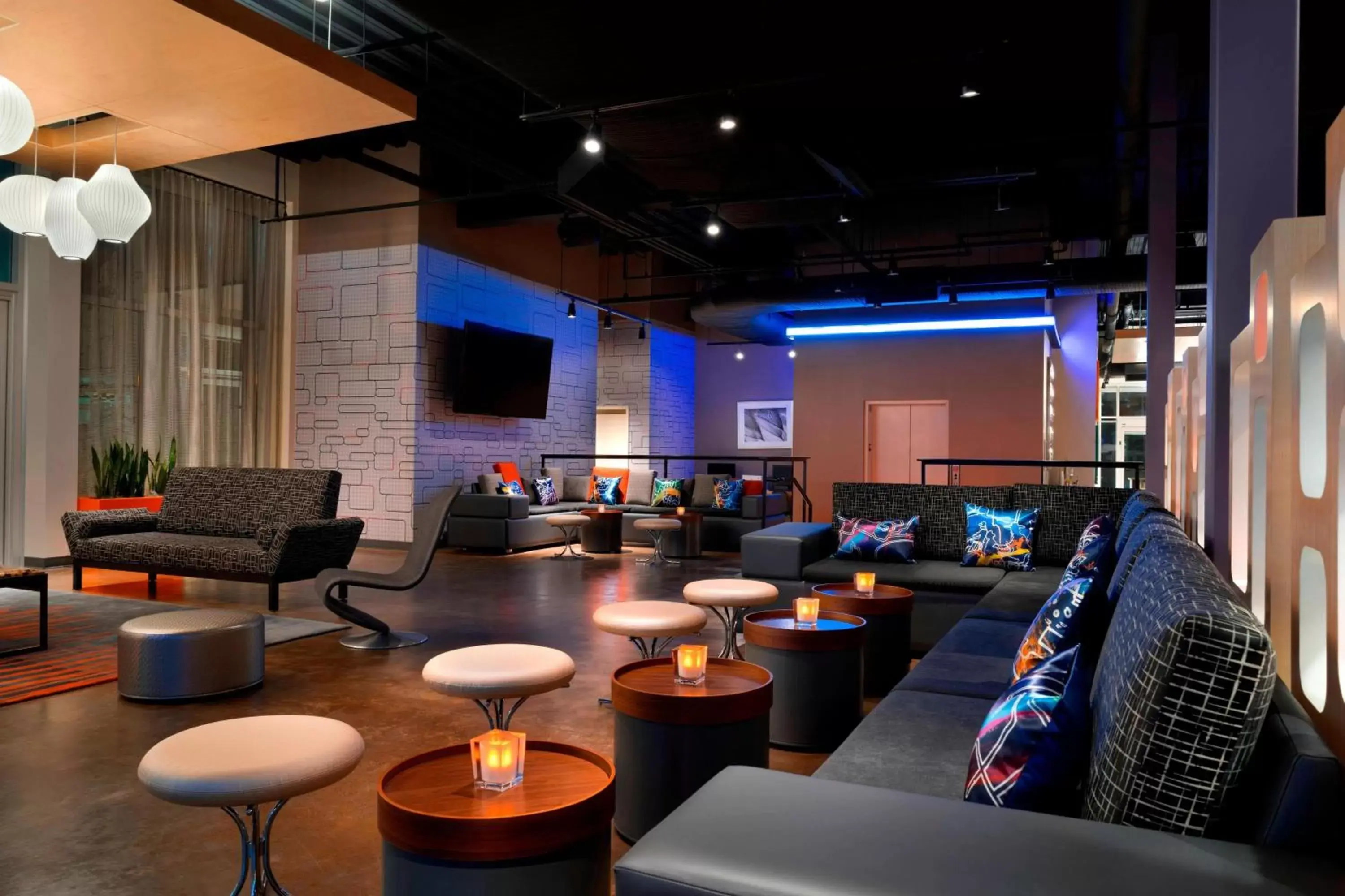 Lounge or bar, Lounge/Bar in Aloft Columbia Downtown