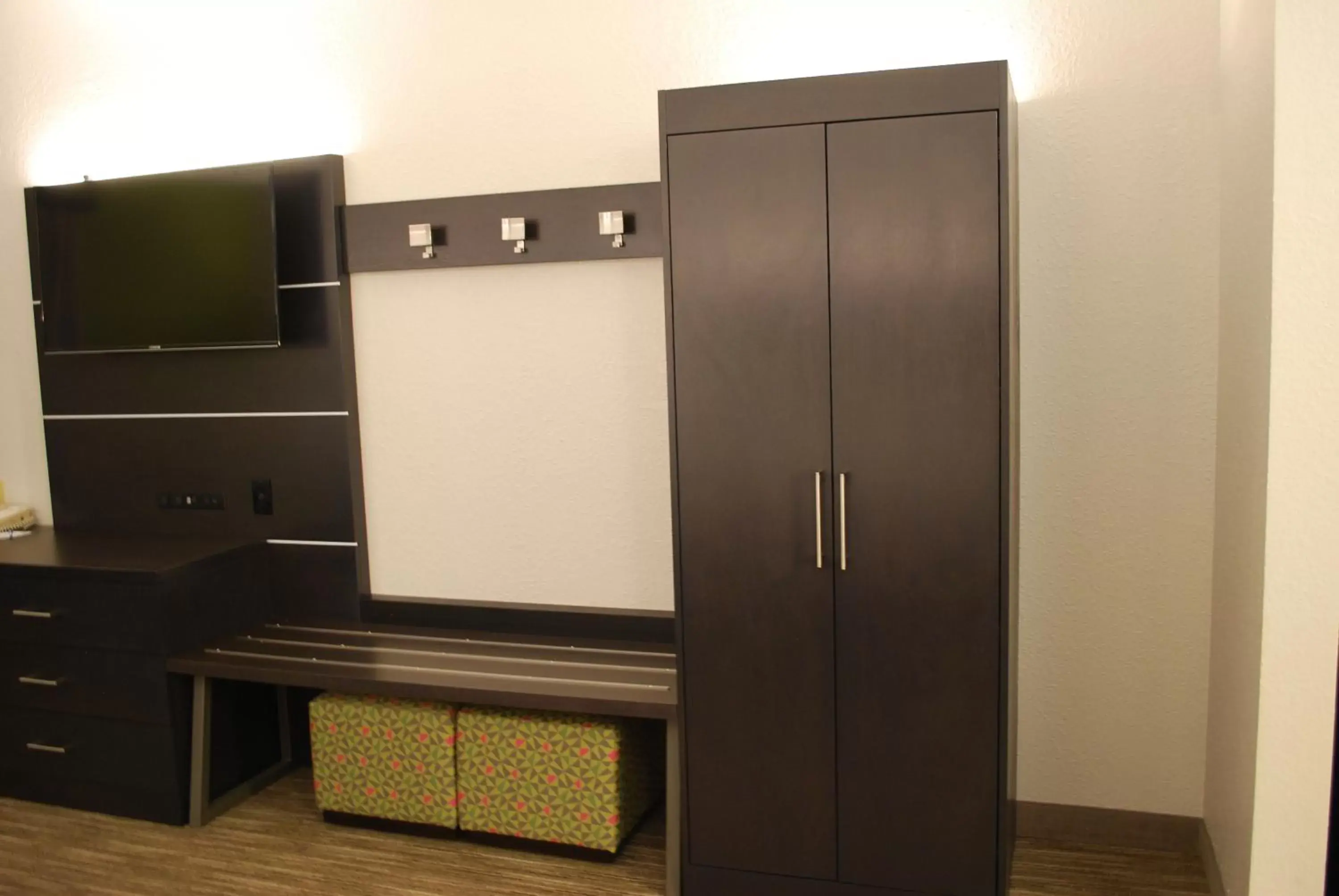 TV/Entertainment Center in Holiday Inn Express Hotel & Suites Kingsport-Meadowview I-26, an IHG Hotel