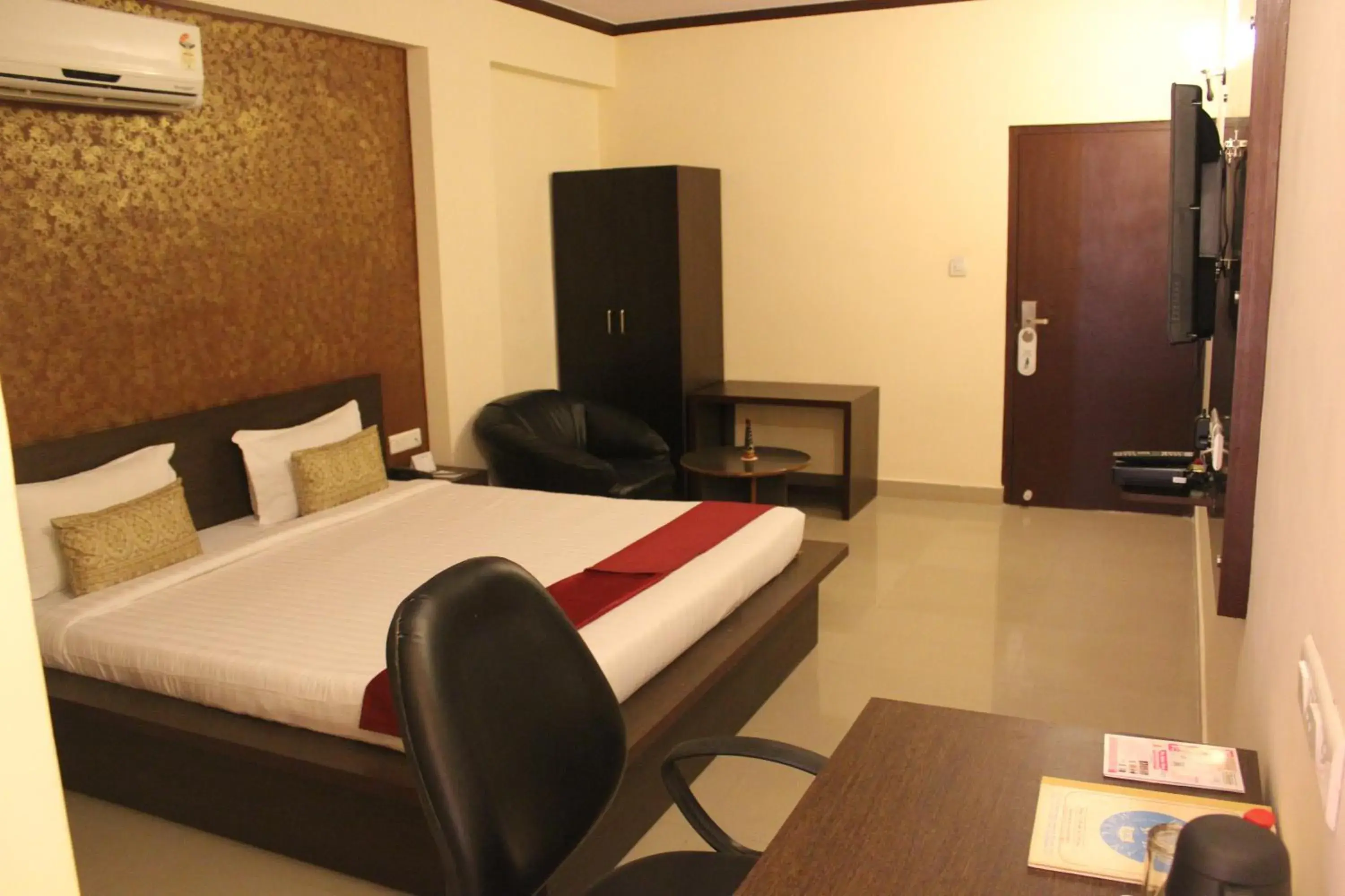 Photo of the whole room in Hotel Savi Regency