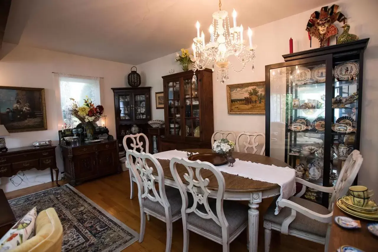 Dining Area in Gardenview Bed and Breakfast